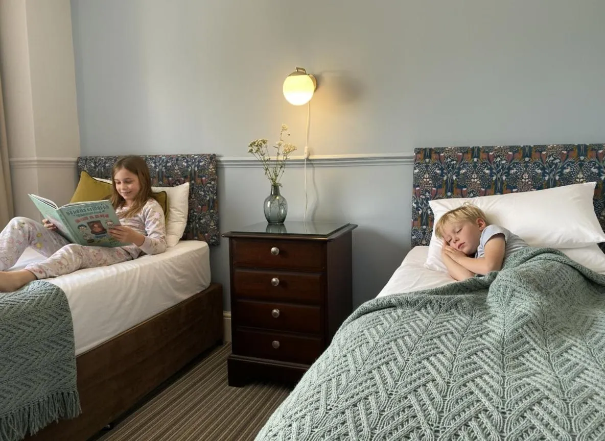 Twin Room en suite in The Emsworth