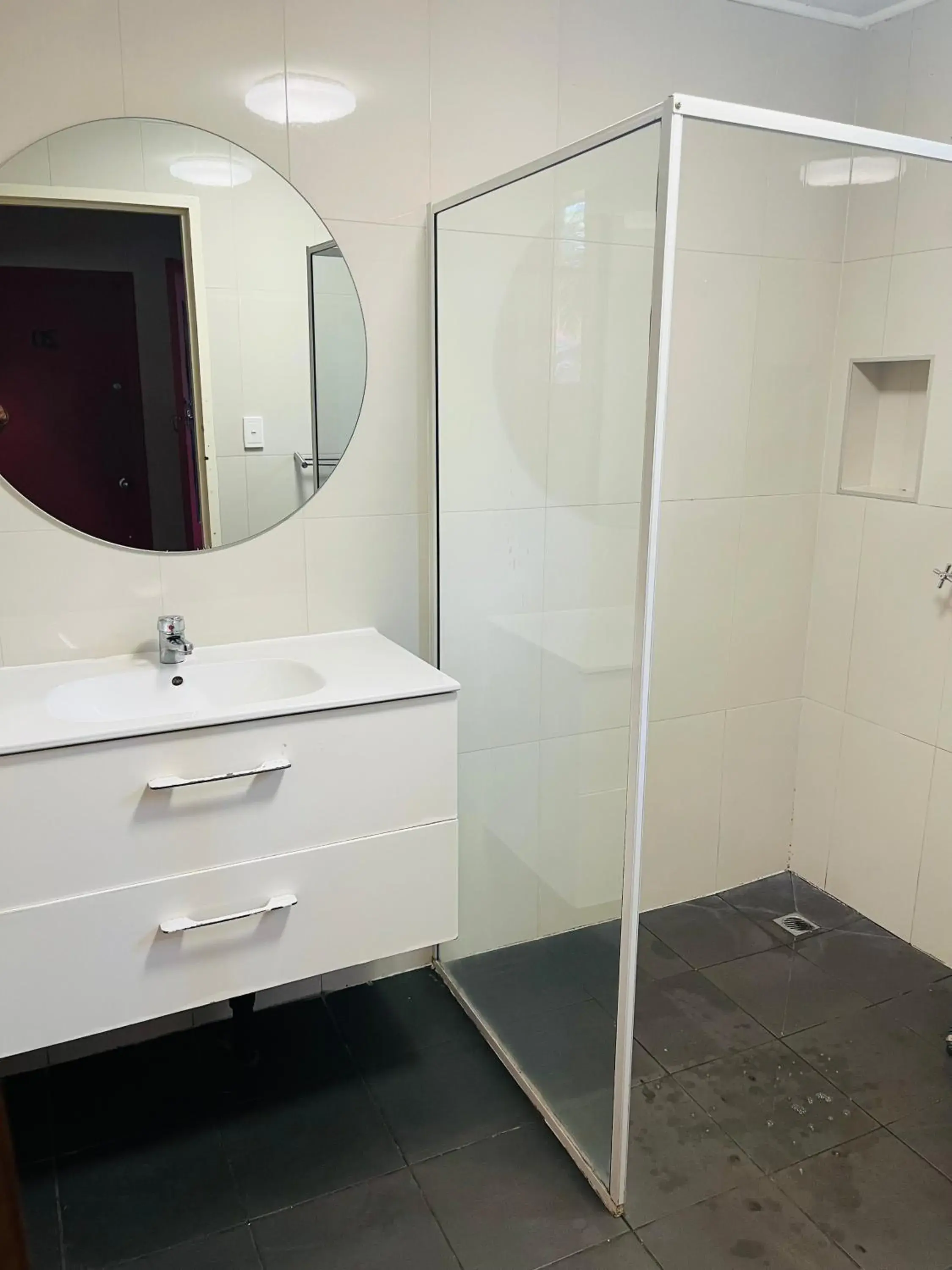 Budget Single Room with Shared Bathroom in Dreamtime Hostel Budget Single Room with Shared Bathroom in Dreamtime Hostel