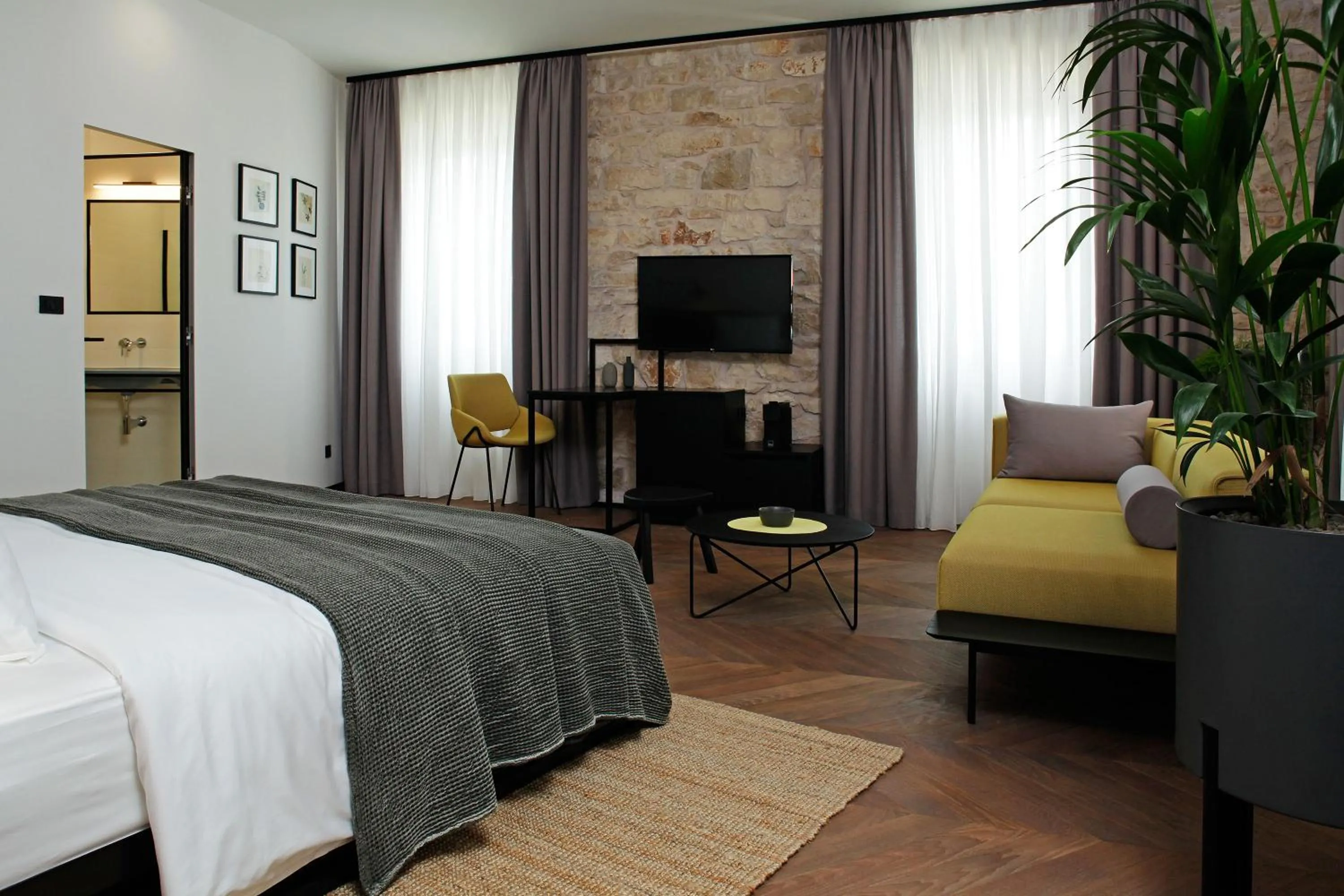 TV and multimedia, Bed in Boutique rooms Kastel Ismaeli