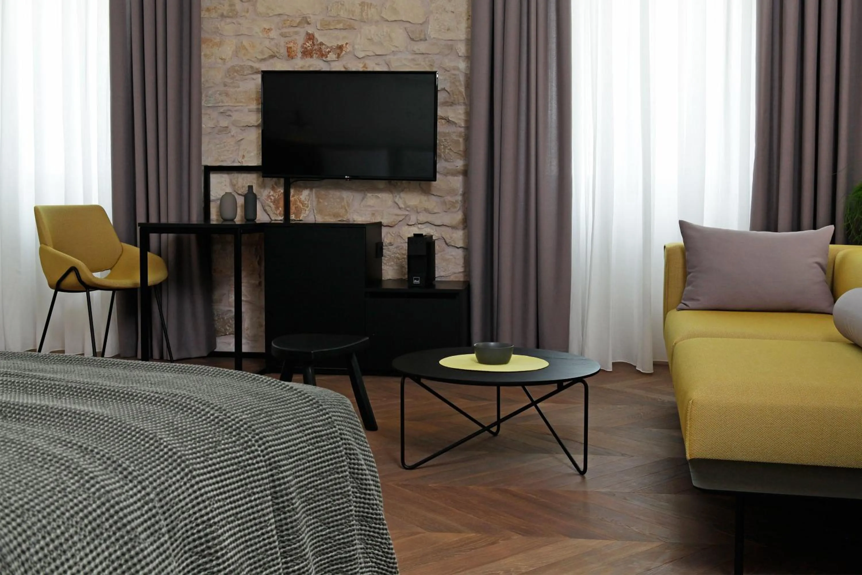 TV and multimedia in Boutique rooms Kastel Ismaeli