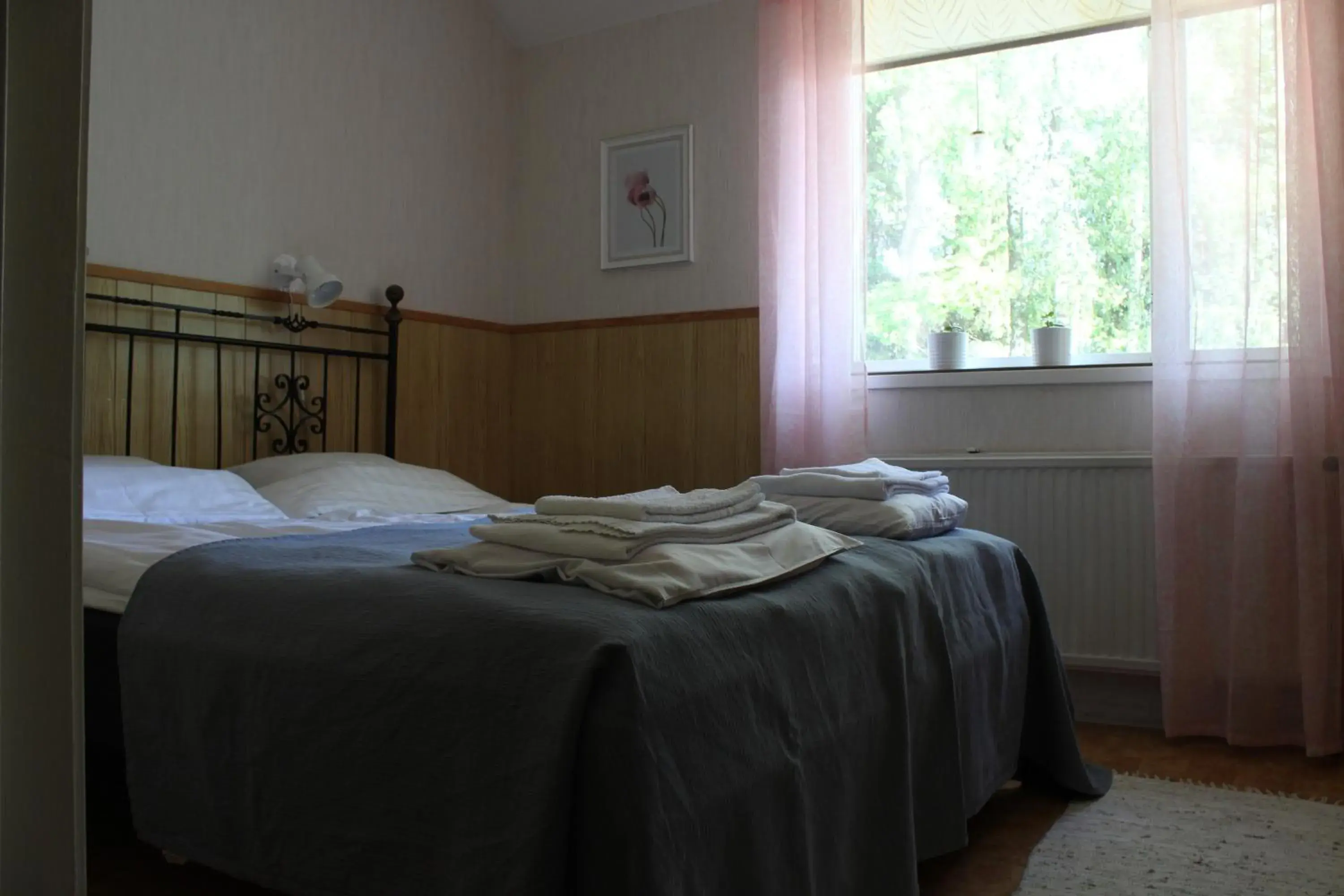 Twin Room with Shared Bathroom - single occupancy in Nalles Gästhem Twin Room with Shared Bathroom - single occupancy in Nalles Gästhem