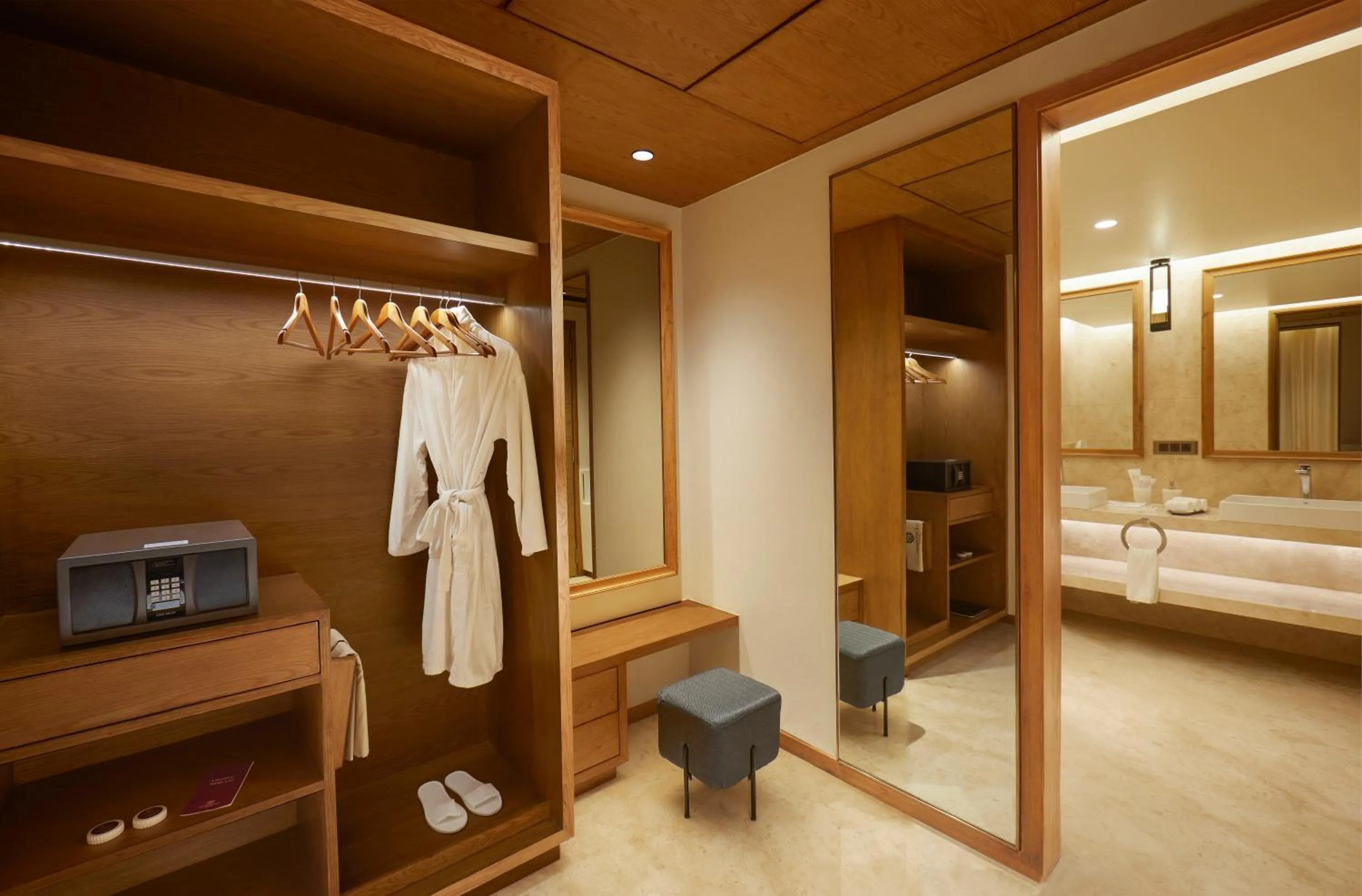 wardrobe, Bed in The Residency Towers