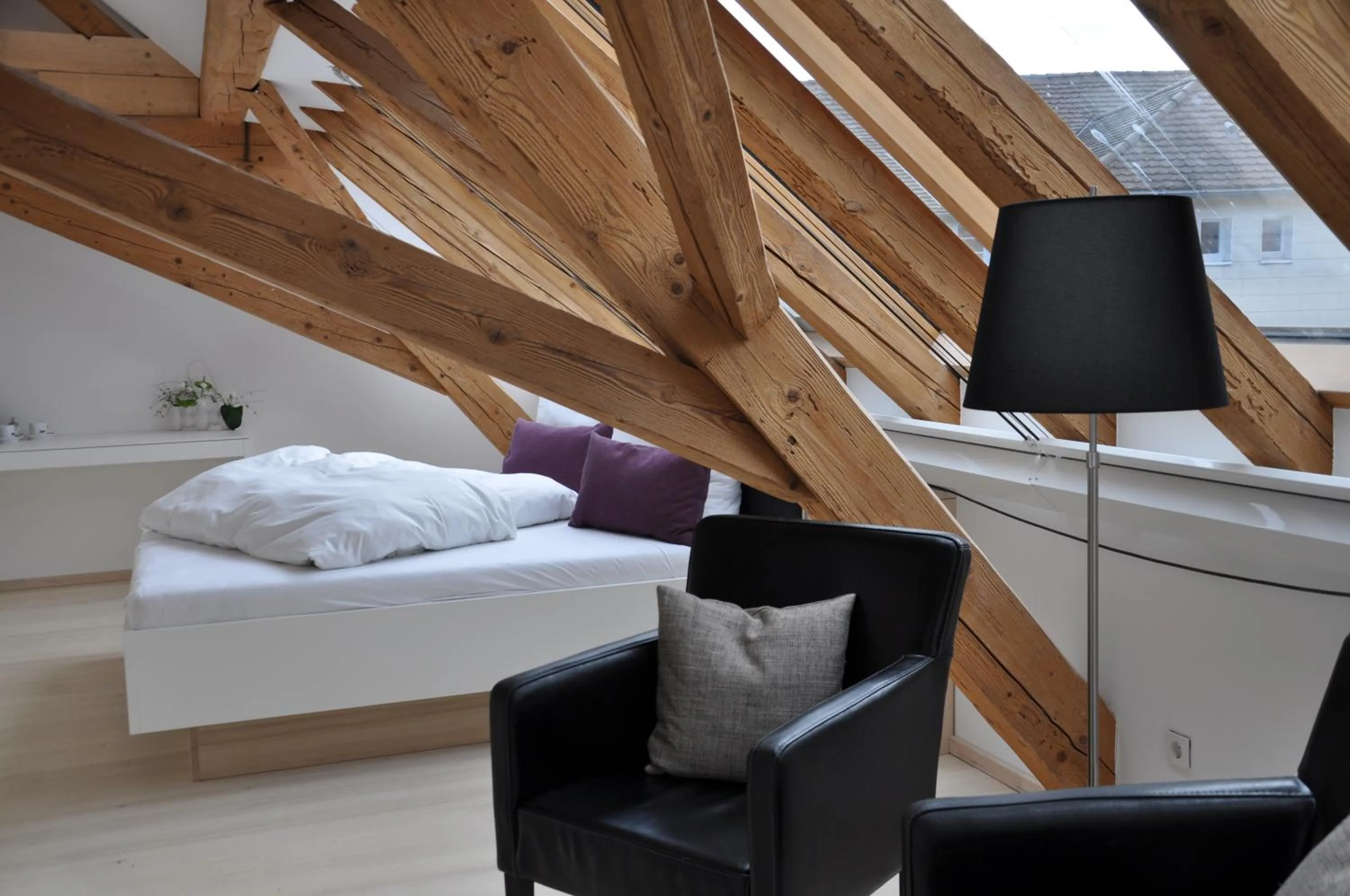 Day, Bed in DIE KRONE - Hotel Garni