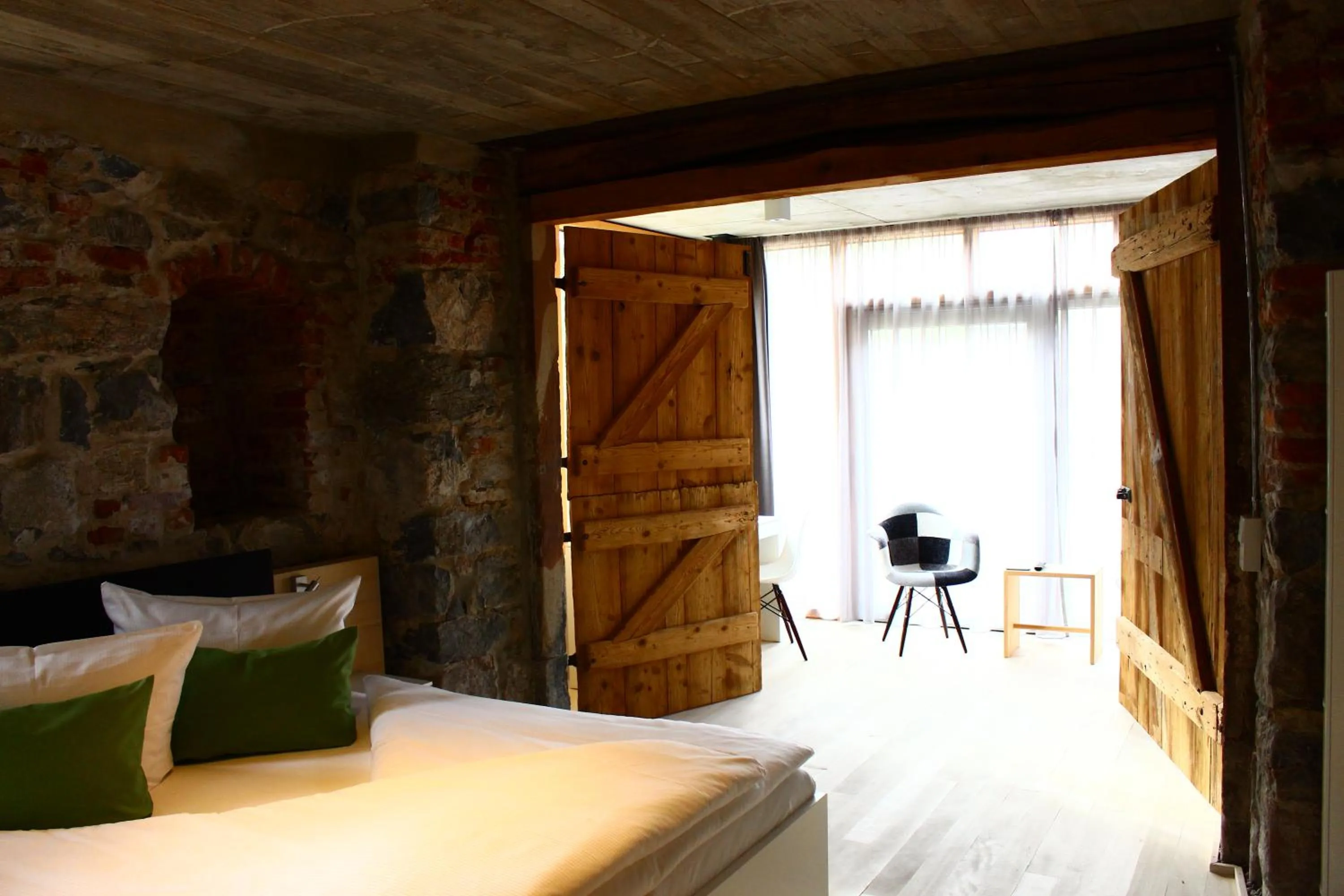 Photo of the whole room, Bed in DIE KRONE - Hotel Garni