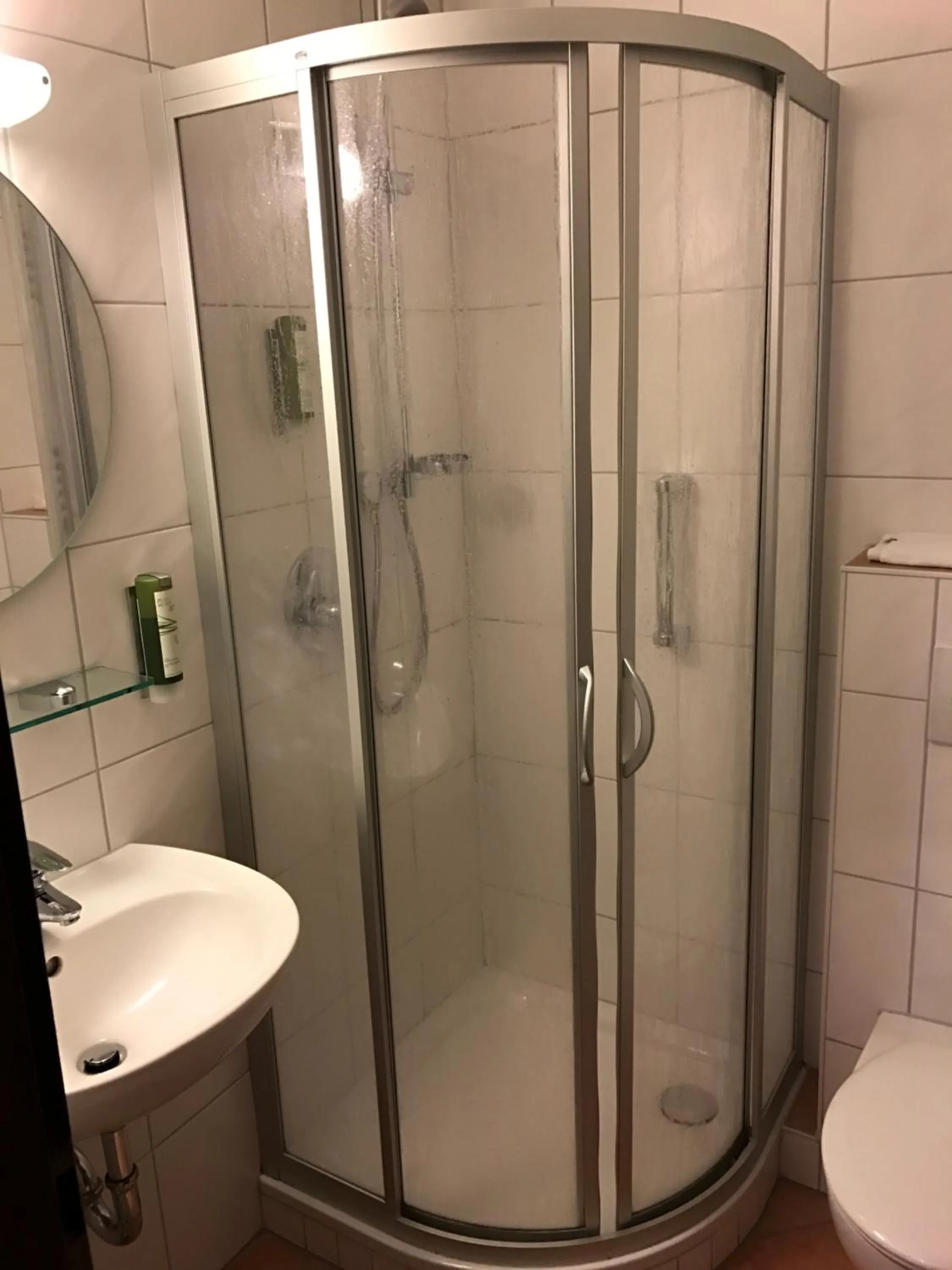 Bathroom in DIE KRONE - Hotel Garni