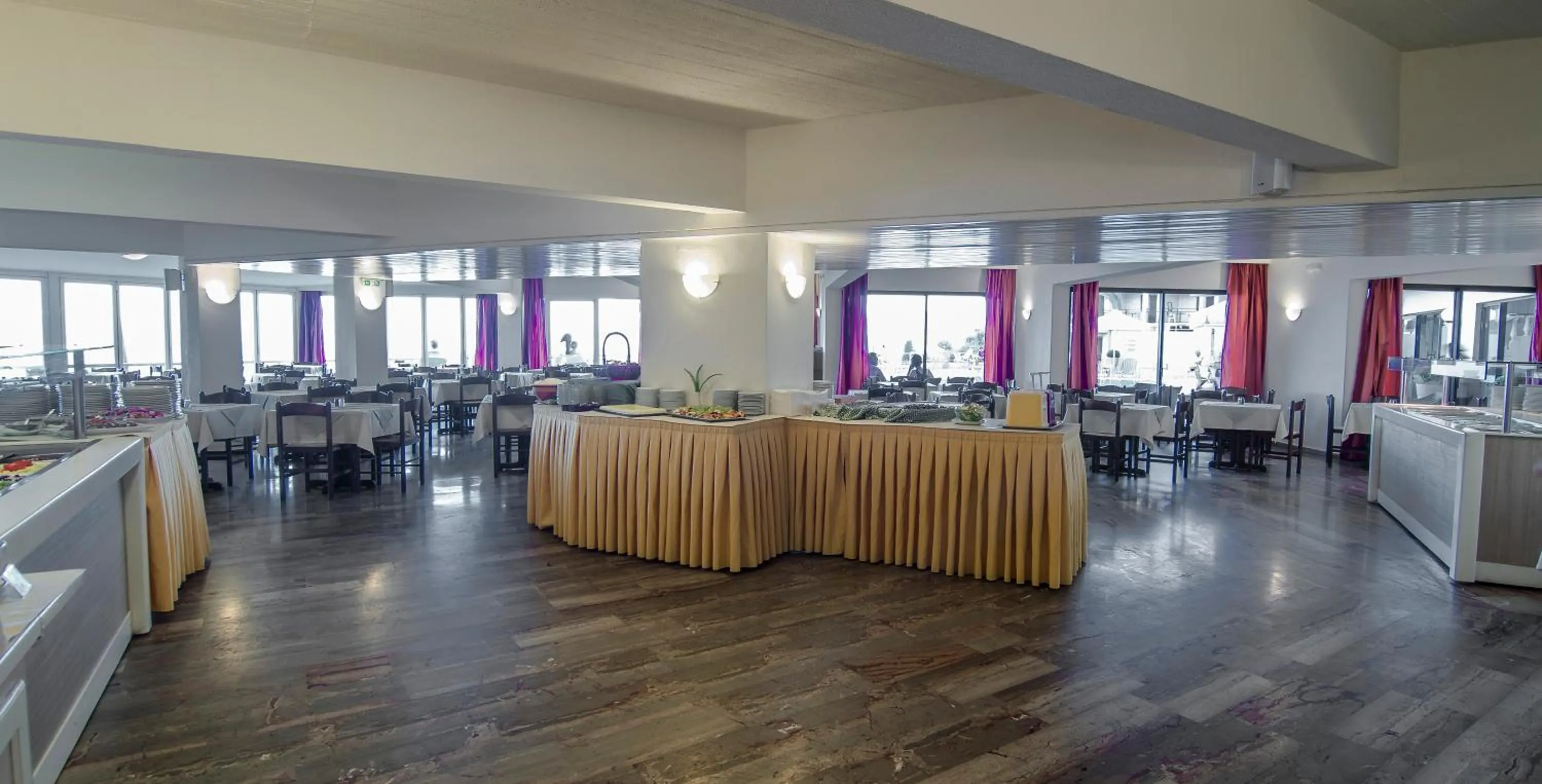 Restaurant/places to eat in Mitsis Belvedere