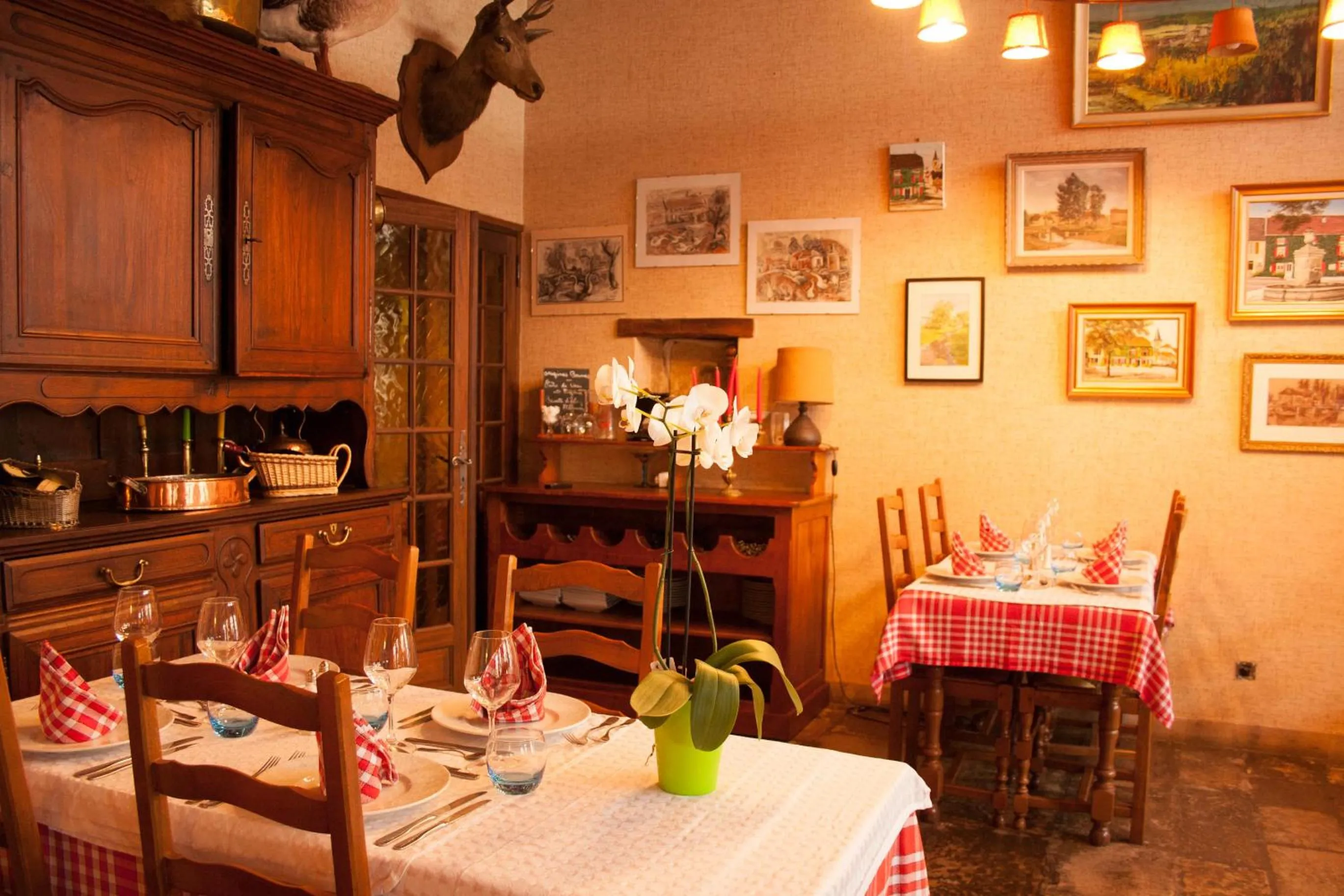 Restaurant/places to eat in Auberge de la Fontaine