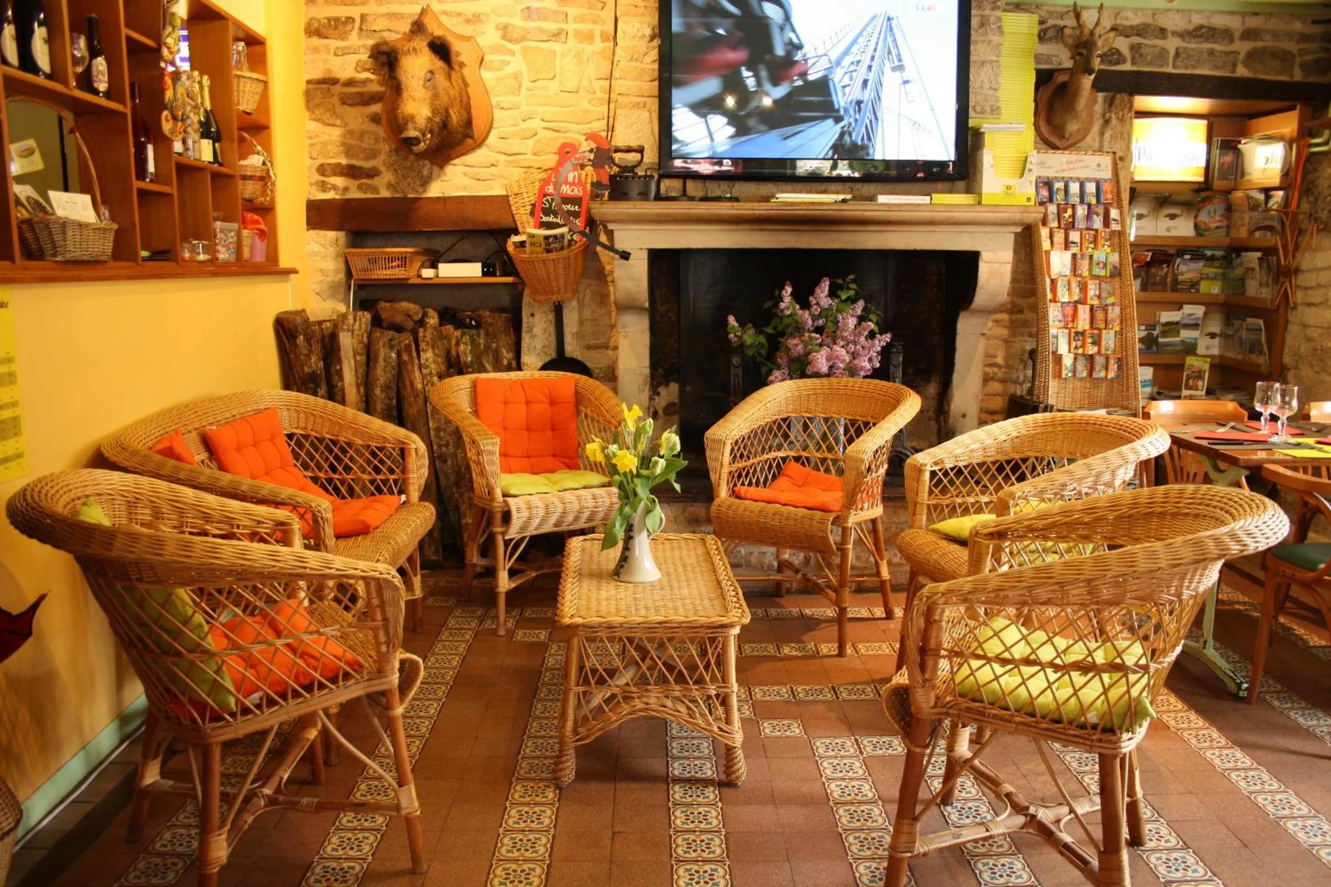 Lounge or bar in Auberge de la Fontaine