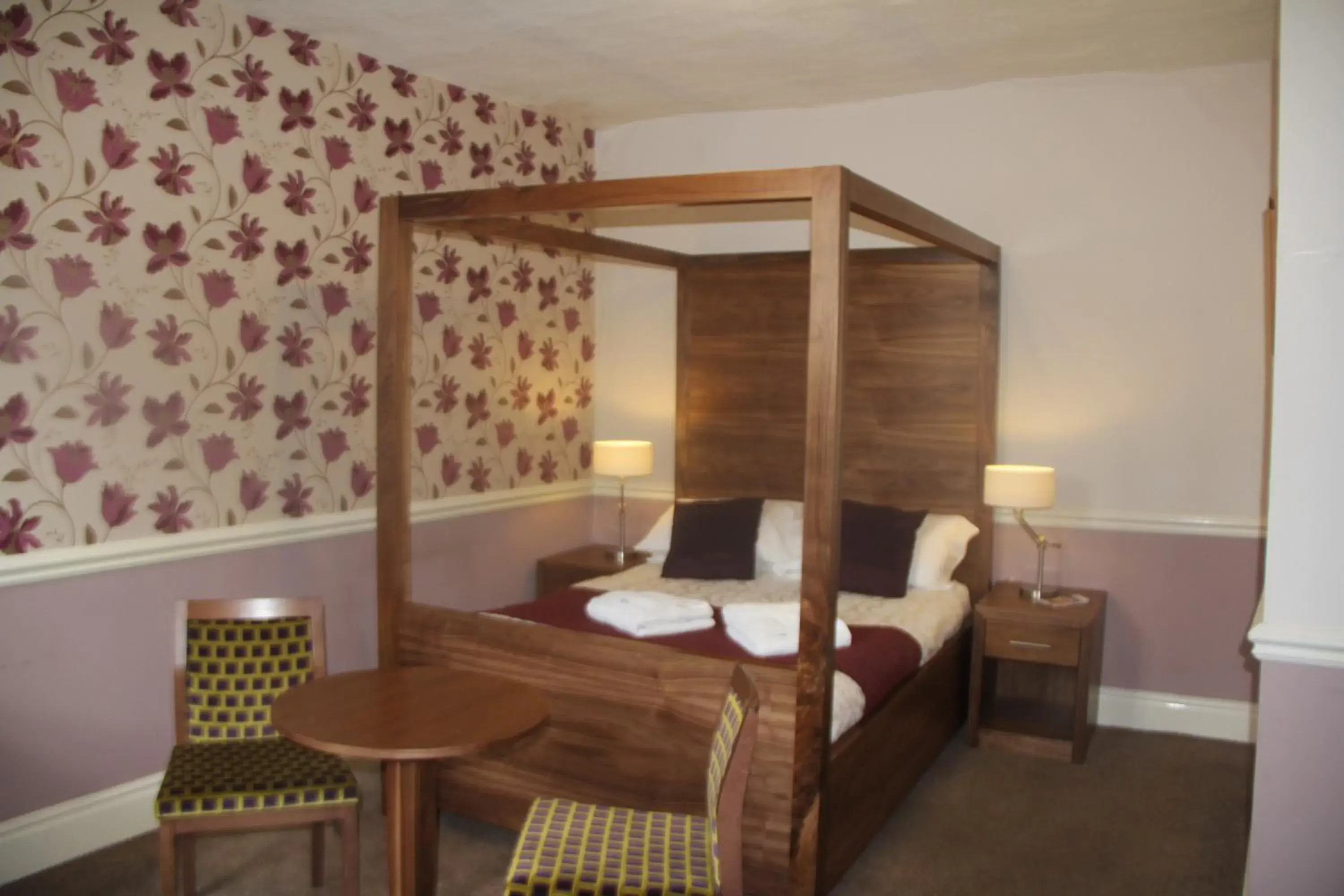 Double Room with Four Poster Bed in Georgian House & Mews Double Room with Four Poster Bed in Georgian House & Mews