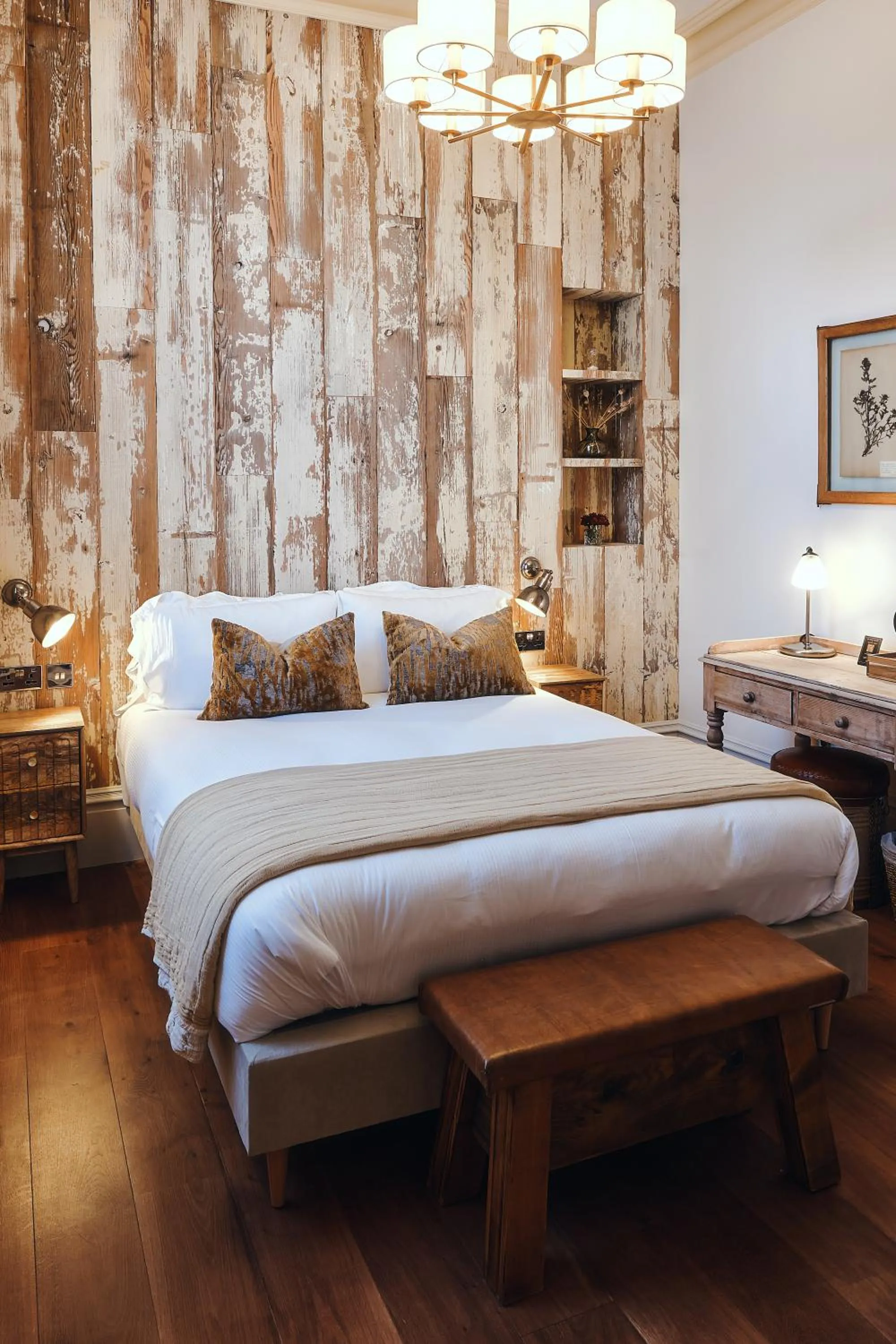 Bed in The Black Lion Pub & Boutique Guesthouse