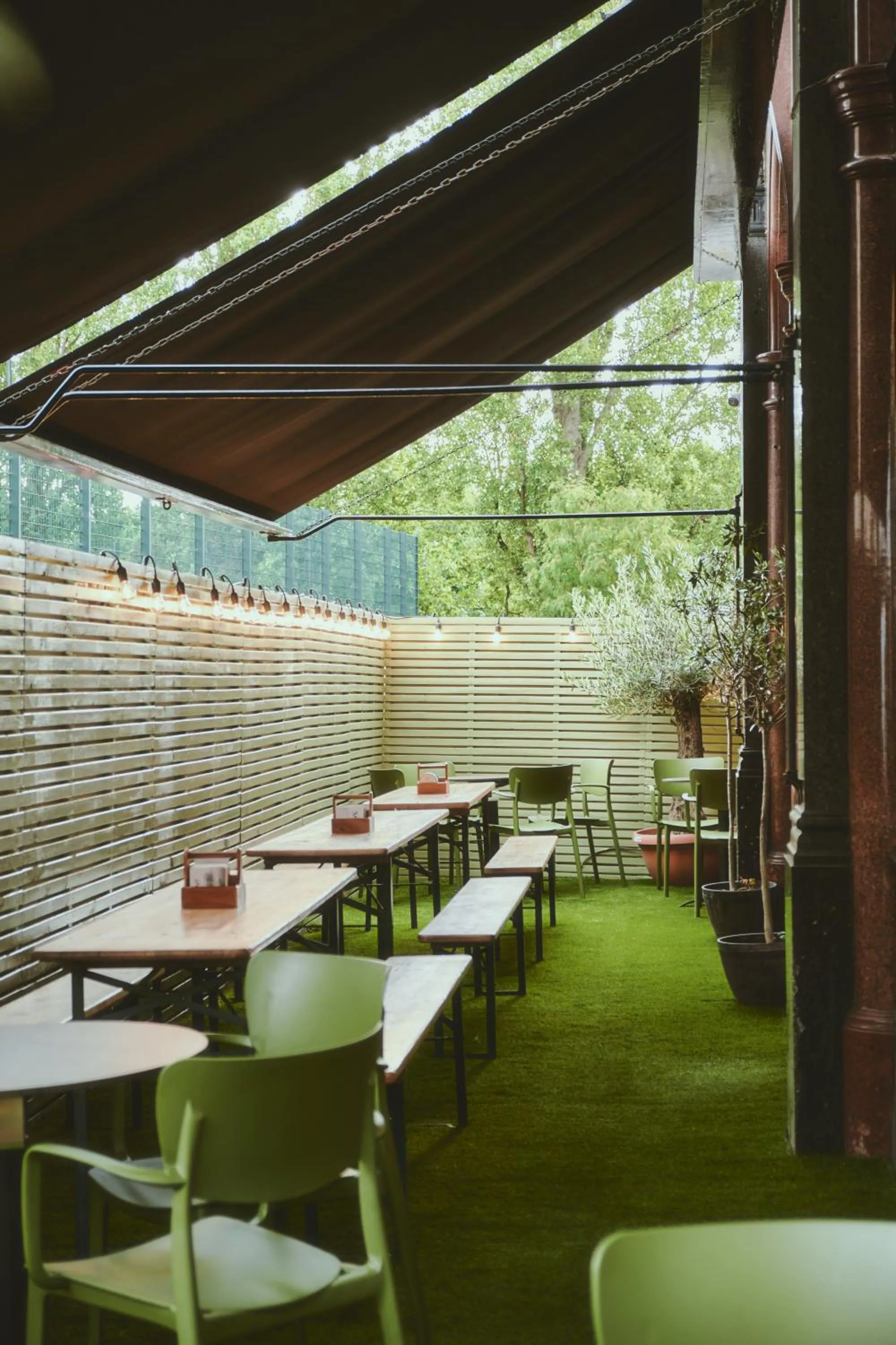 Garden in The Black Lion Pub & Boutique Guesthouse