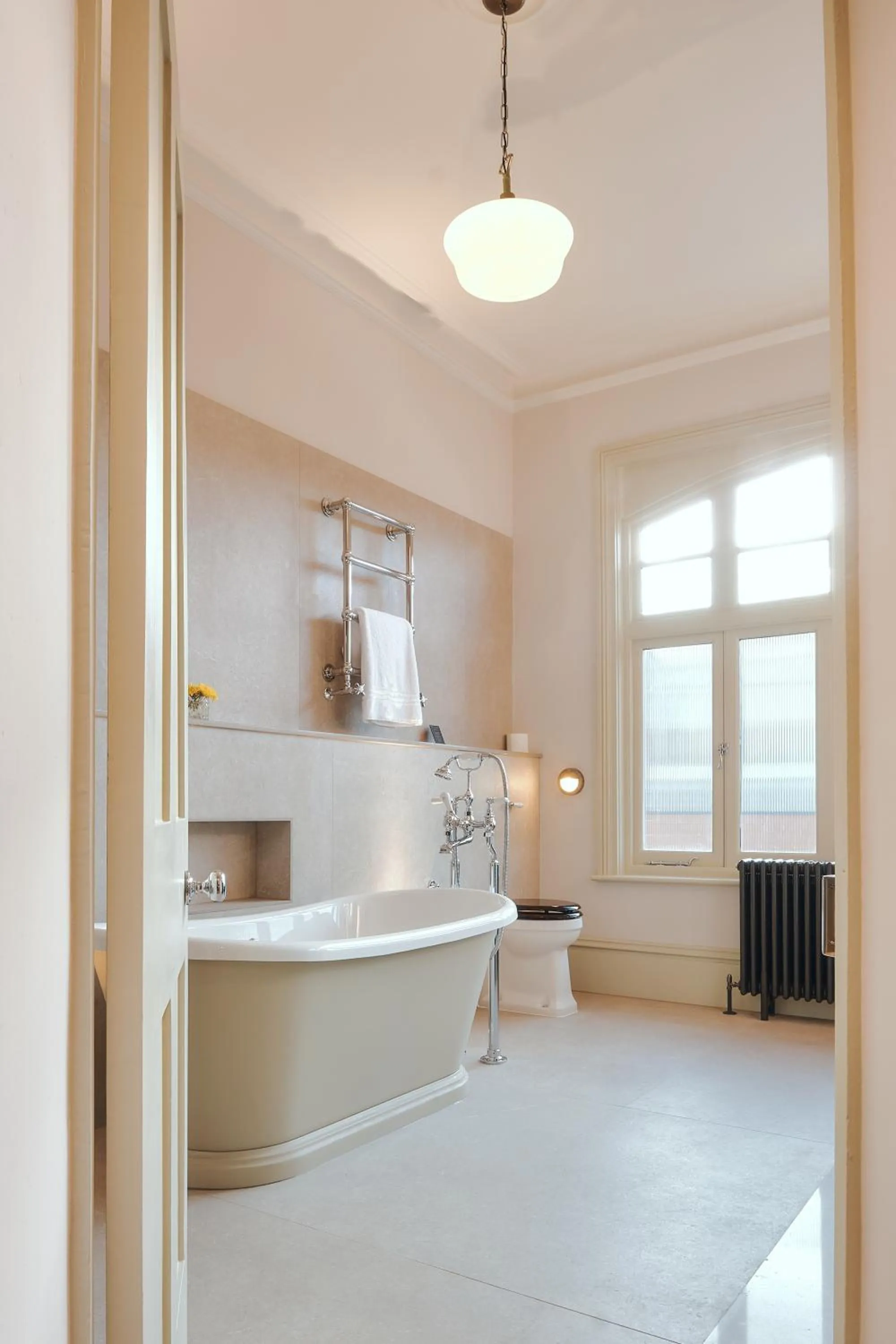 Bathroom, Bed in The Black Lion Pub & Boutique Guesthouse