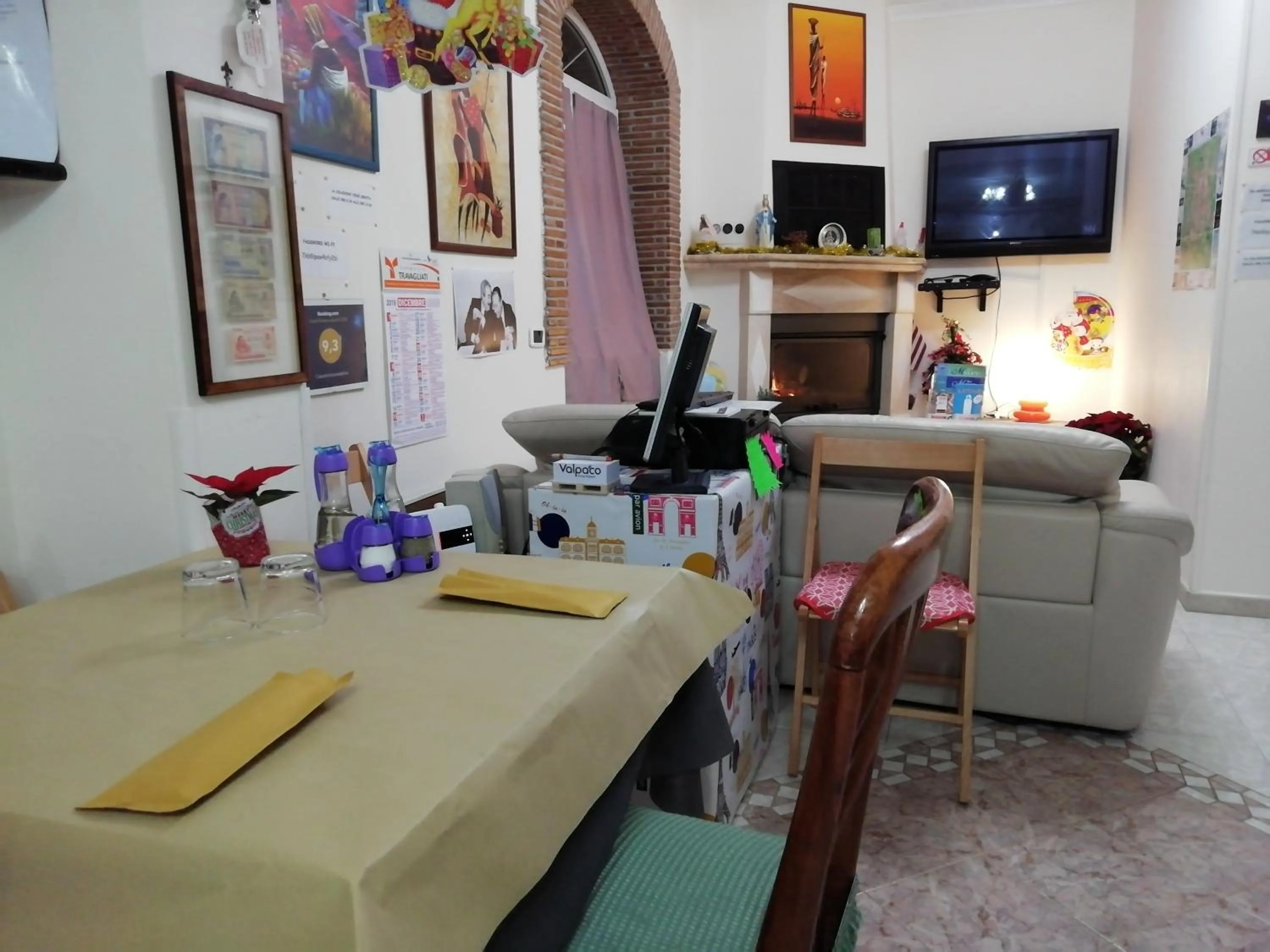 Communal lounge/ TV room in casadolcecasalatina