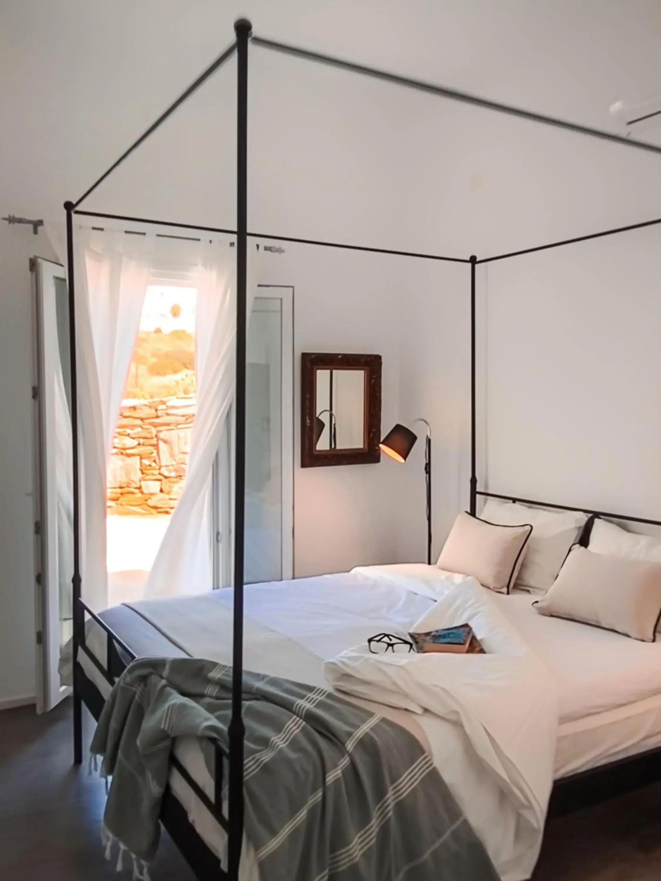 One-Bedroom Suite with Sea View in Pino di Loto Boutique Bed & Breakfast One-Bedroom Suite with Sea View in Pino di Loto Boutique Bed & Breakfast