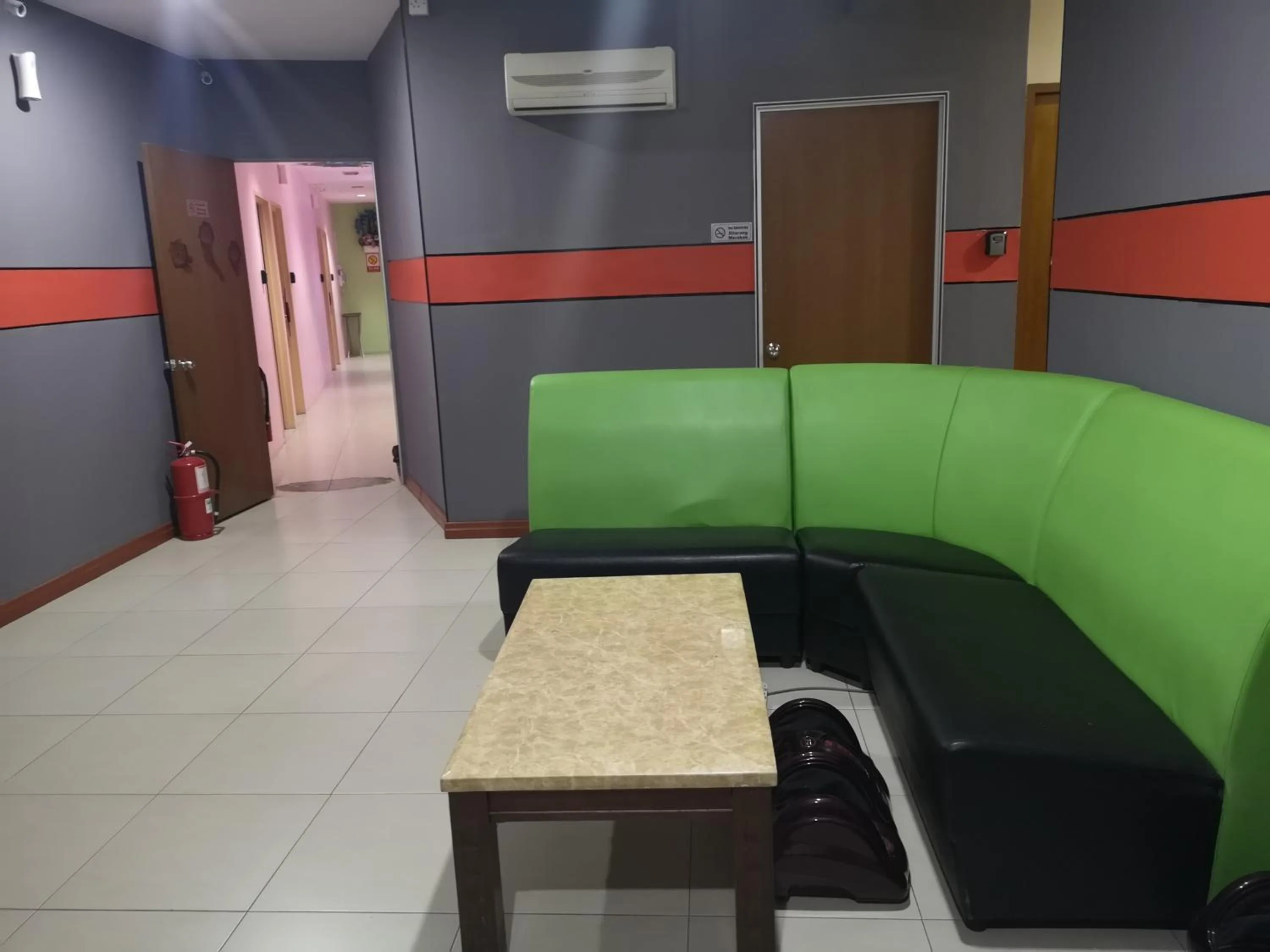 Facade/entrance in Home Inn Hotel