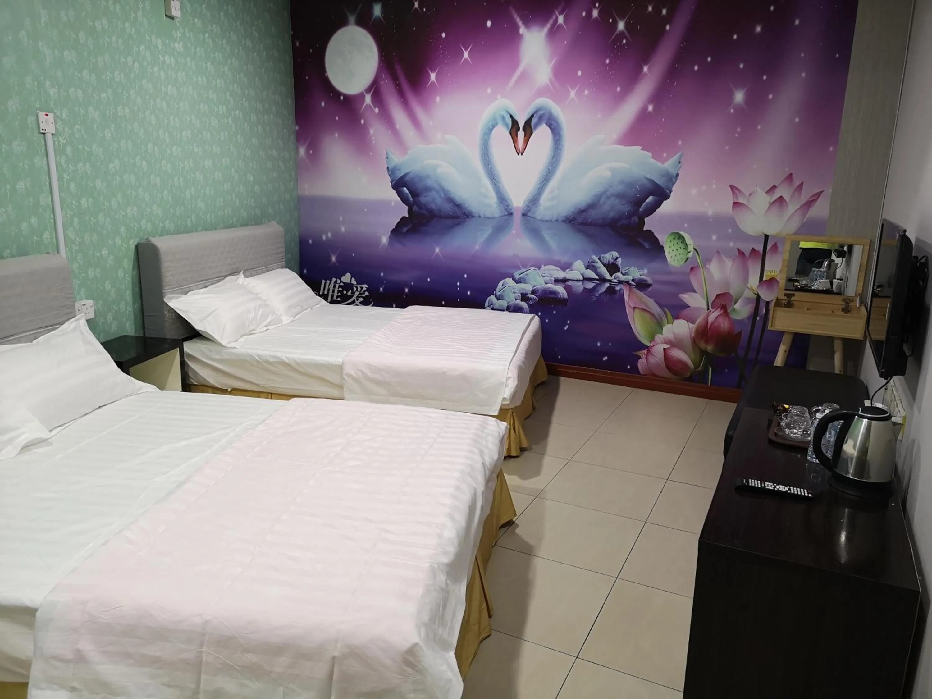 Photo of the whole room, Bed in Home Inn Hotel