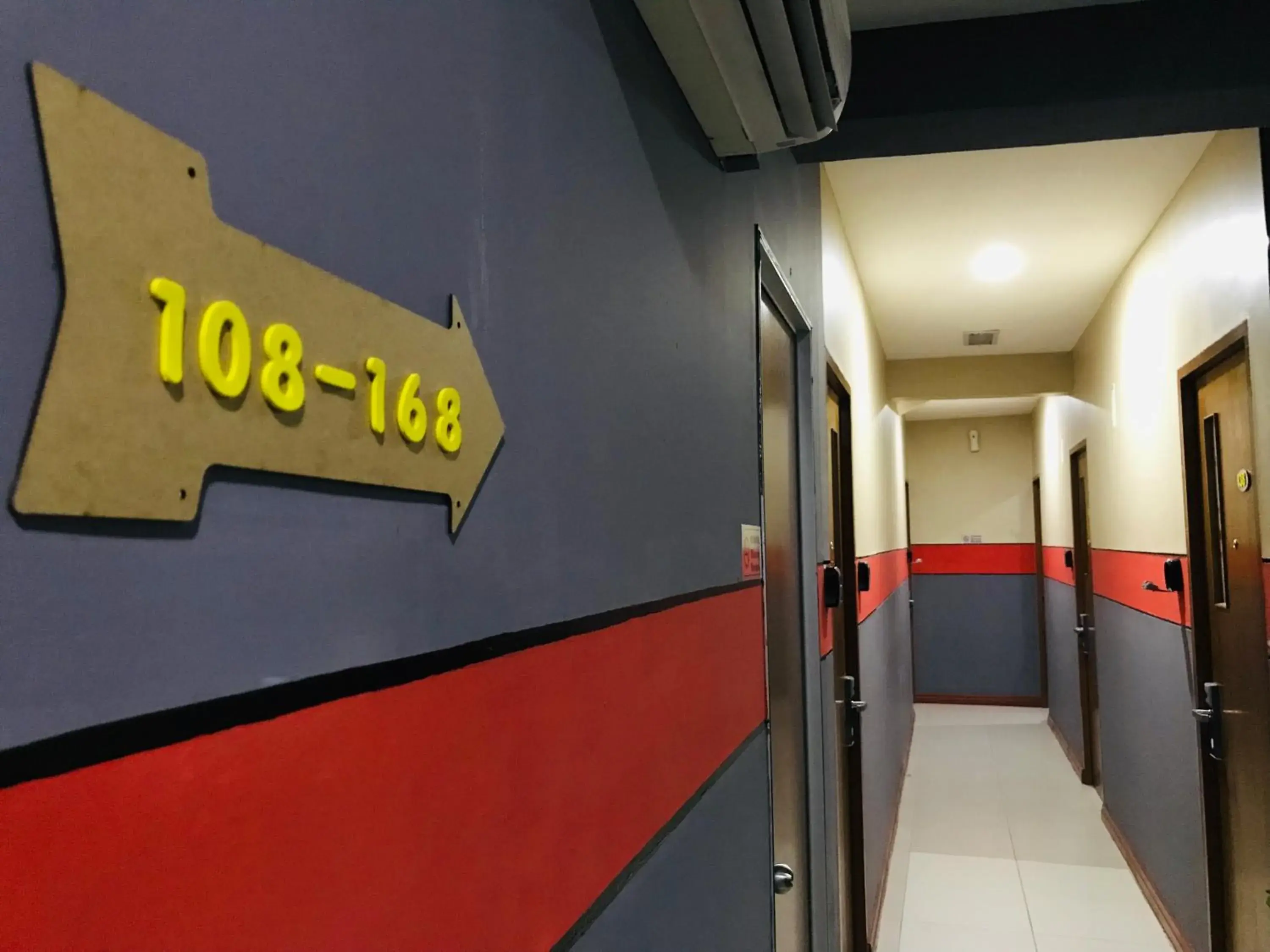 Facade/entrance in Home Inn Hotel Facade/entrance in Home Inn Hotel