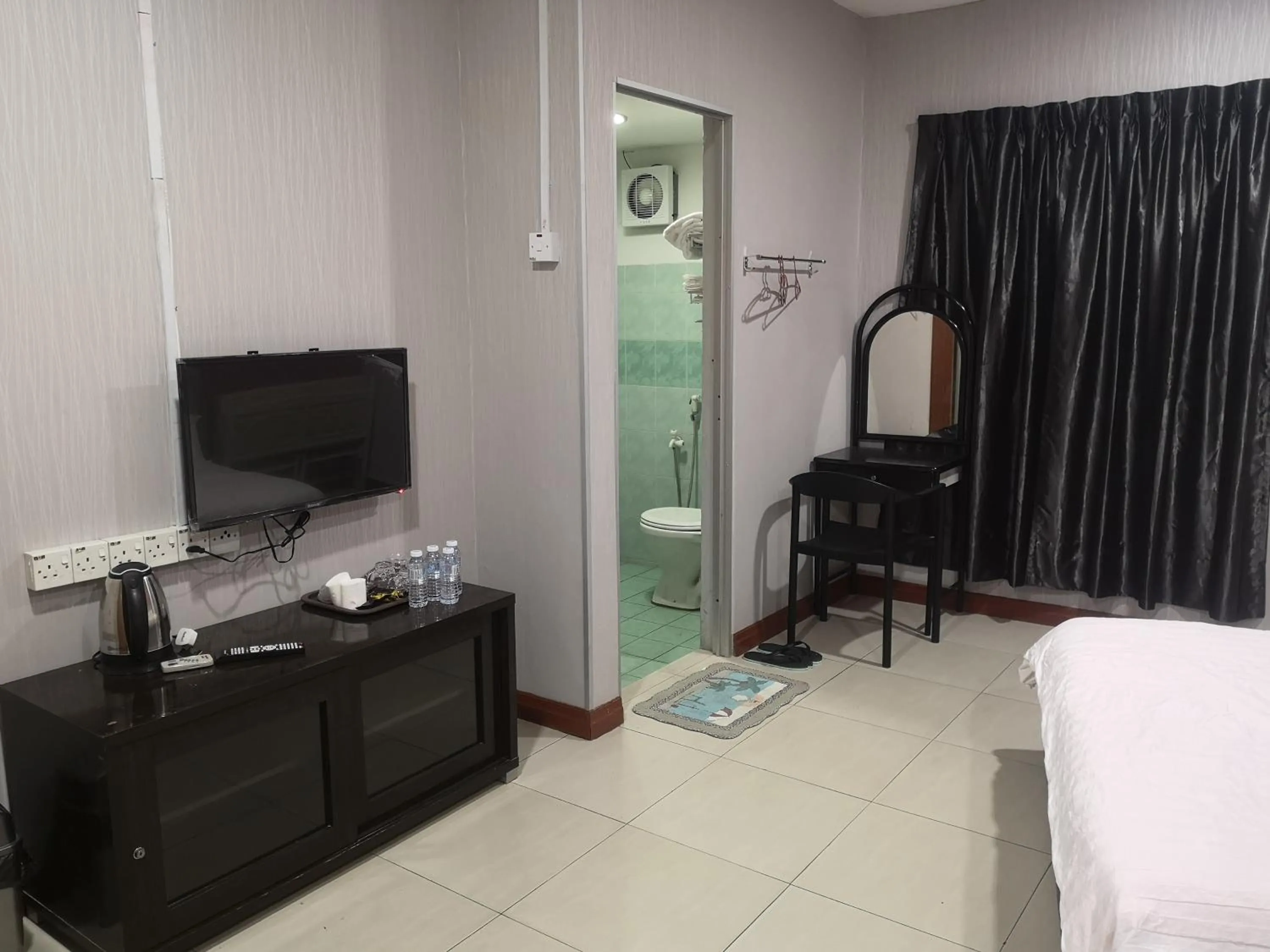 Bed in Home Inn Hotel