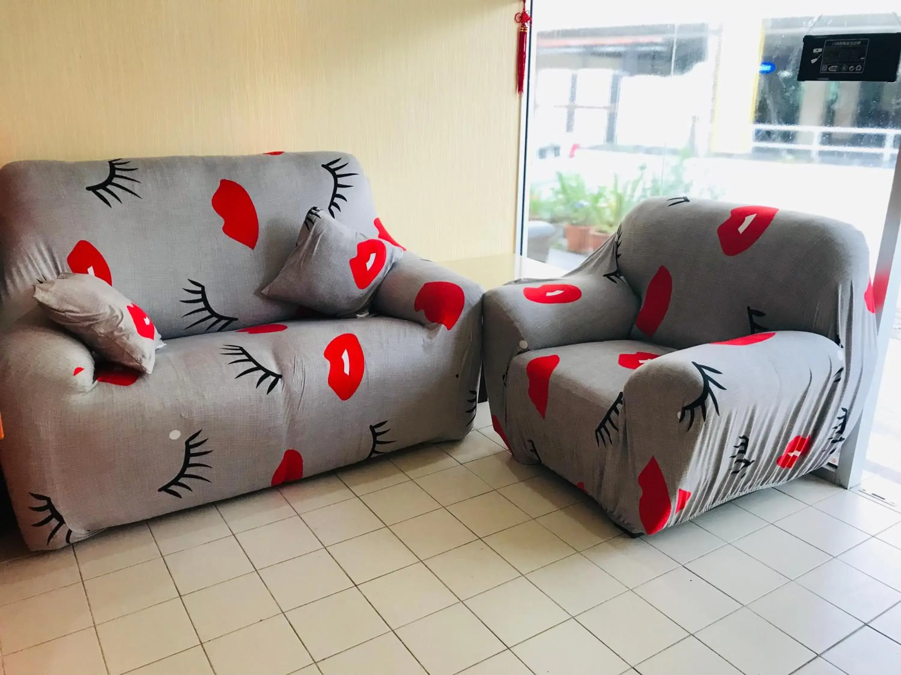 Facade/entrance in Home Inn Hotel Facade/entrance in Home Inn Hotel