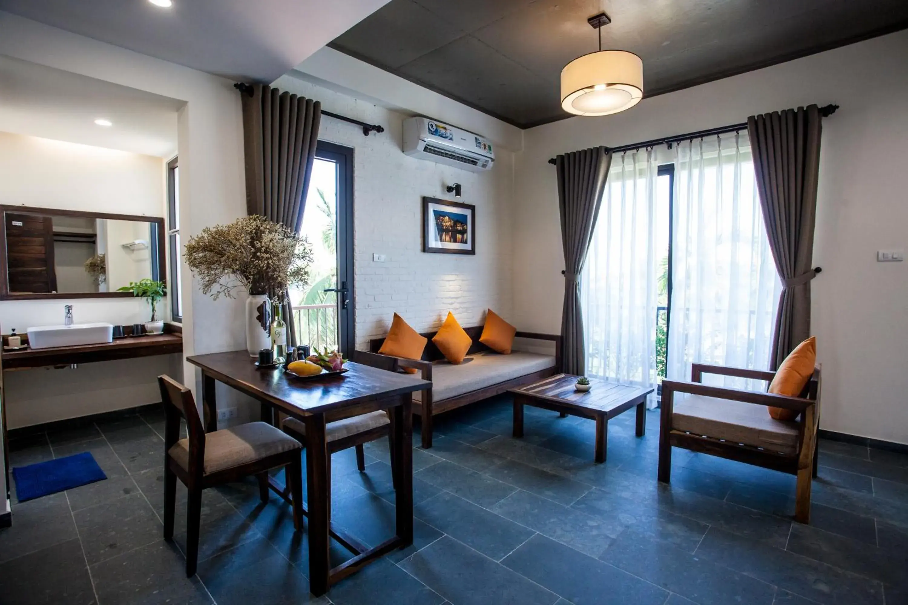 Deluxe Apartment in Sông Lụa (Silk River Villa) Deluxe Apartment in Sông Lụa (Silk River Villa)