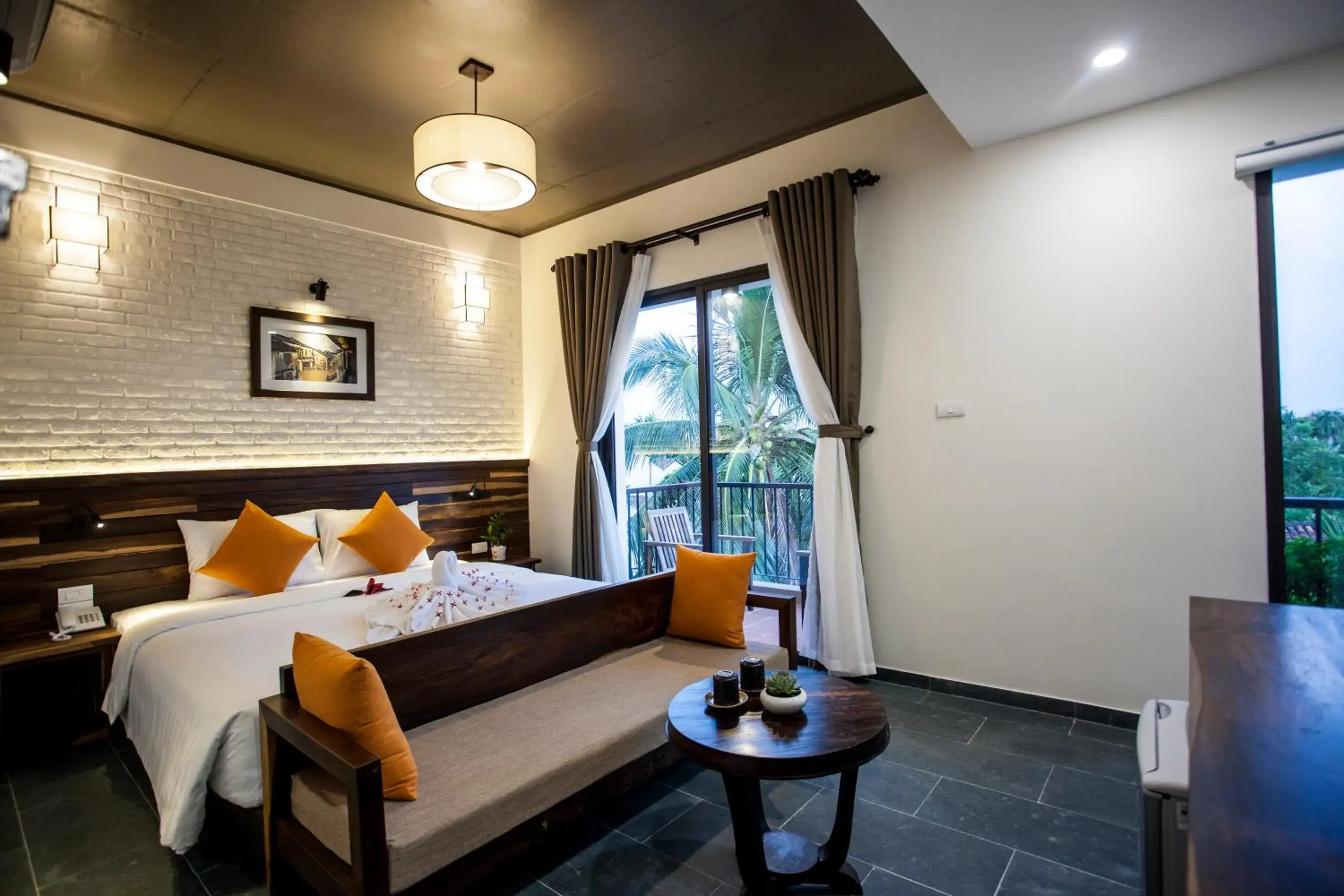 Deluxe Double Room with Balcony in Sông Lụa (Silk River Villa) Deluxe Double Room with Balcony in Sông Lụa (Silk River Villa)