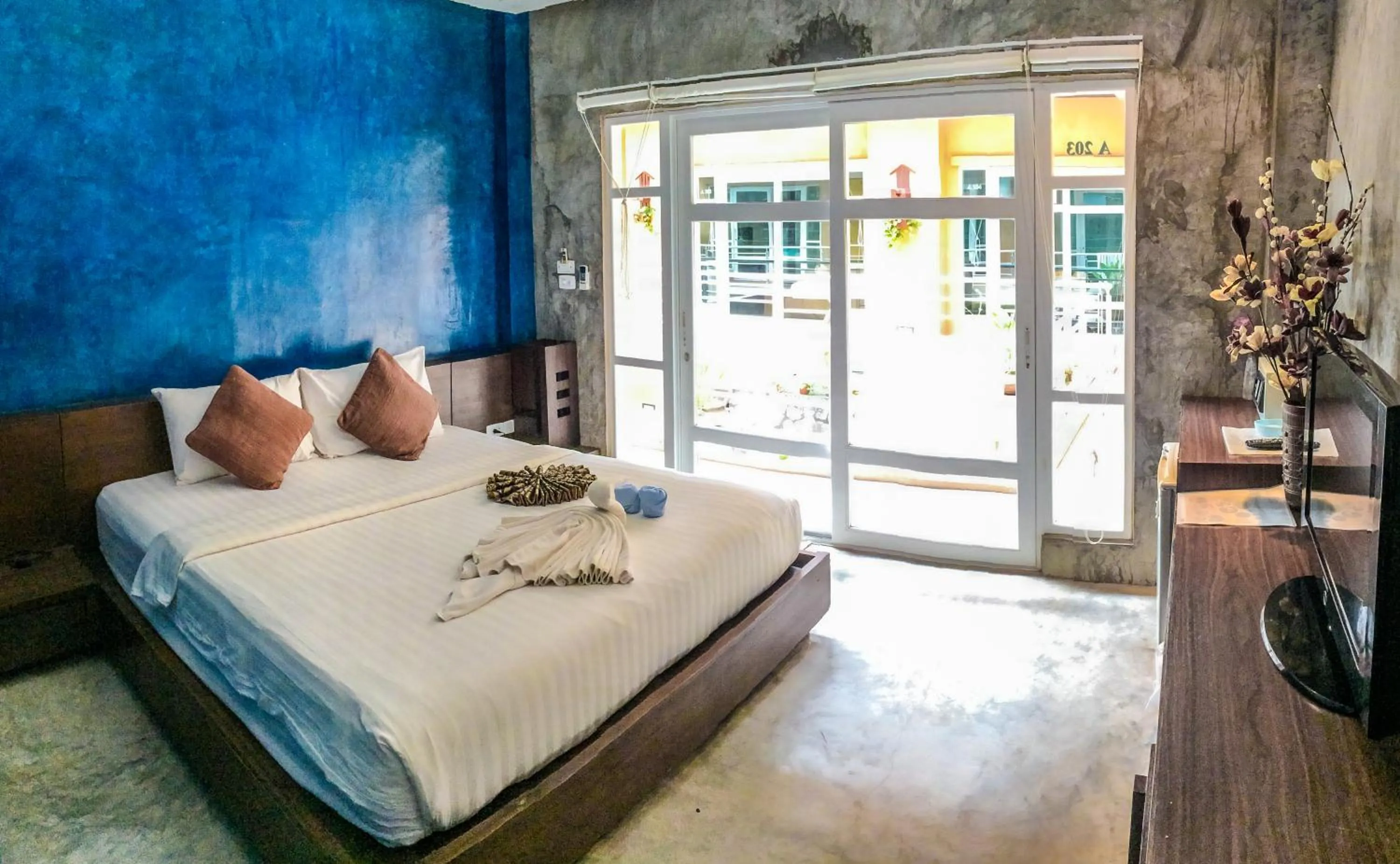 Bed in Silver Sands Resort - Koh Tao