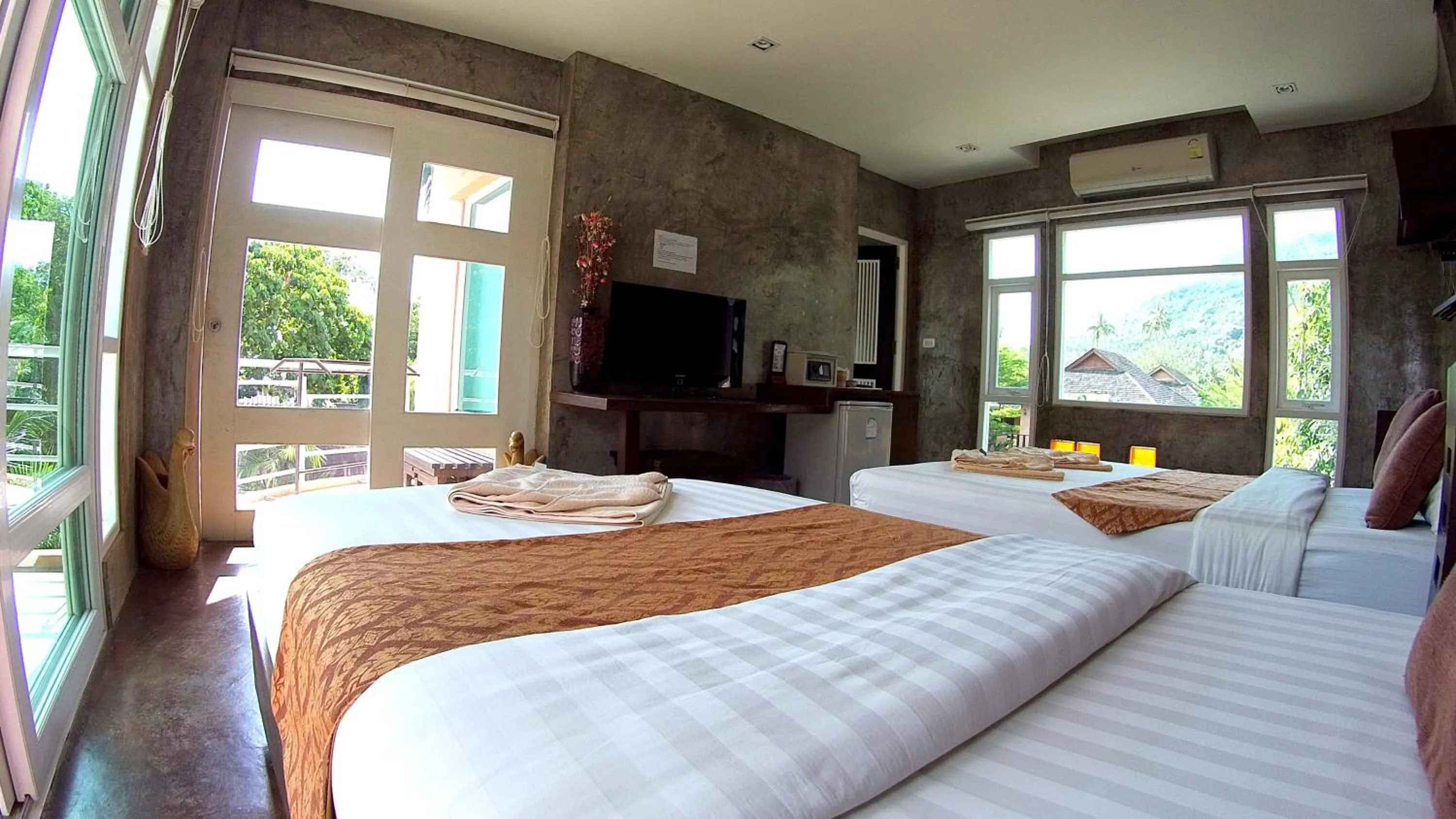 Bed in Silver Sands Resort - Koh Tao