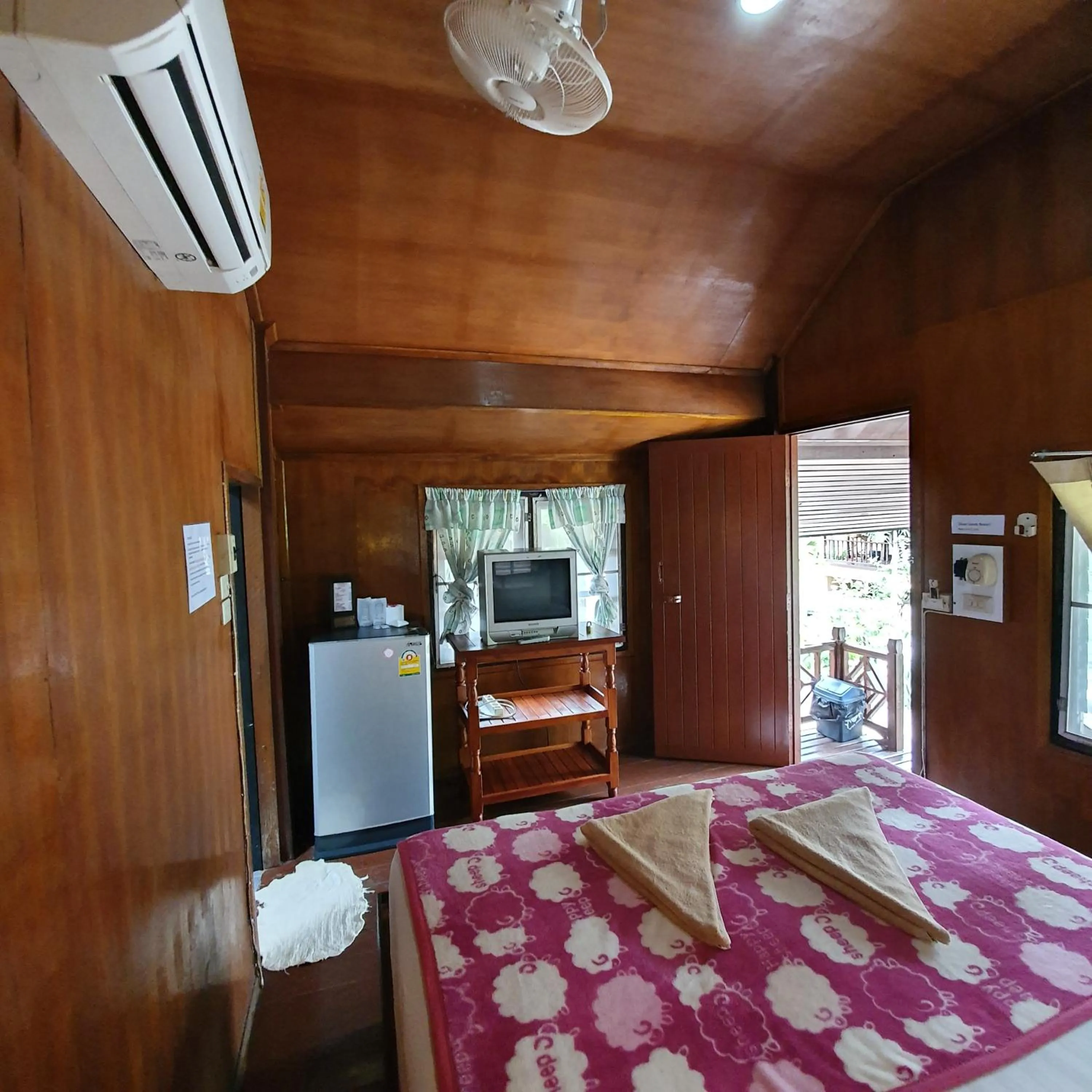 TV and multimedia, Bed in Silver Sands Resort - Koh Tao