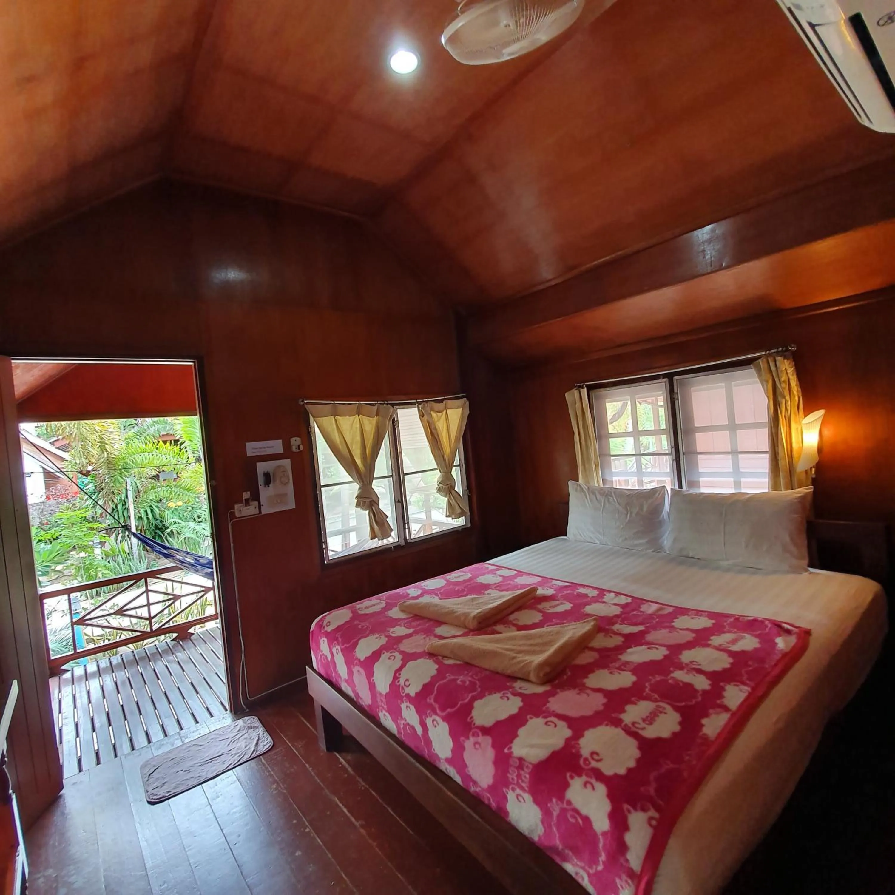 Bed in Silver Sands Resort - Koh Tao