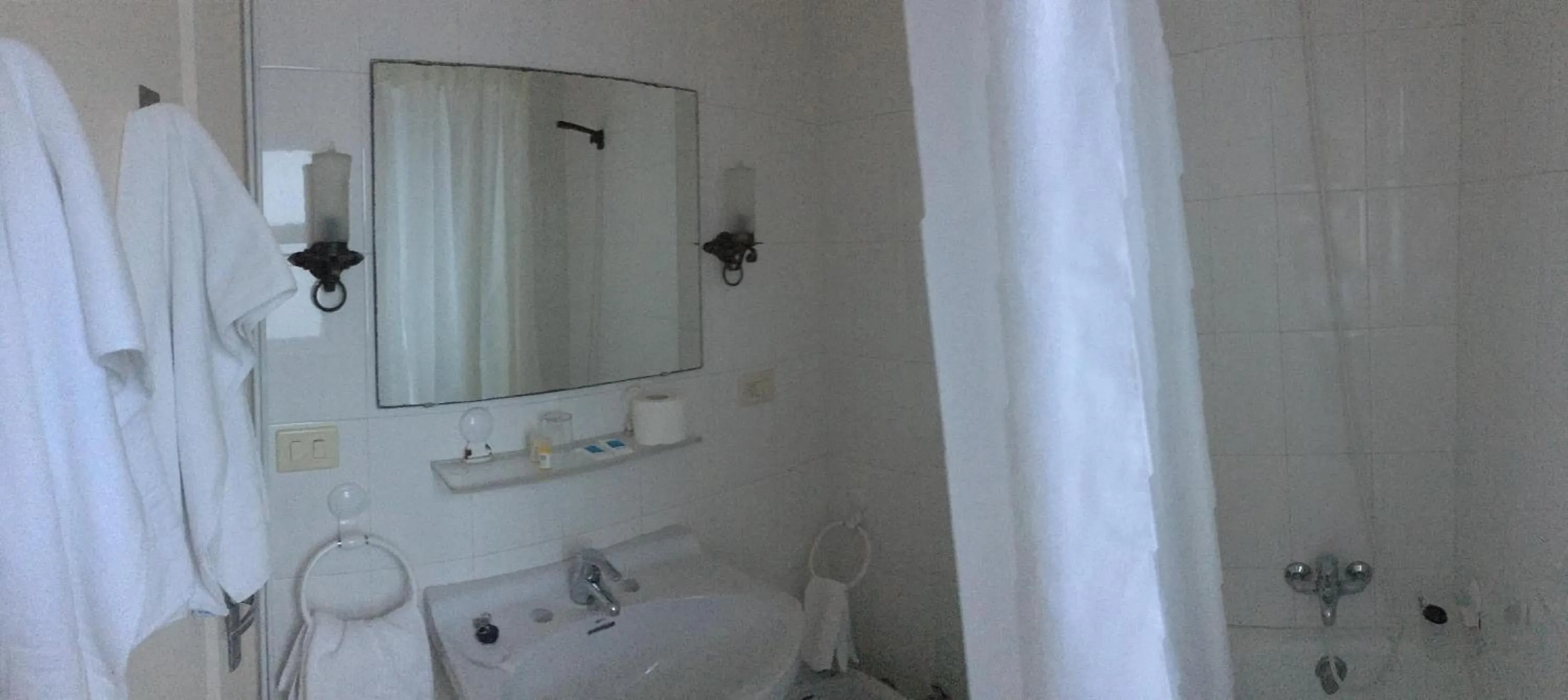 Bathroom in Hotel Bayona