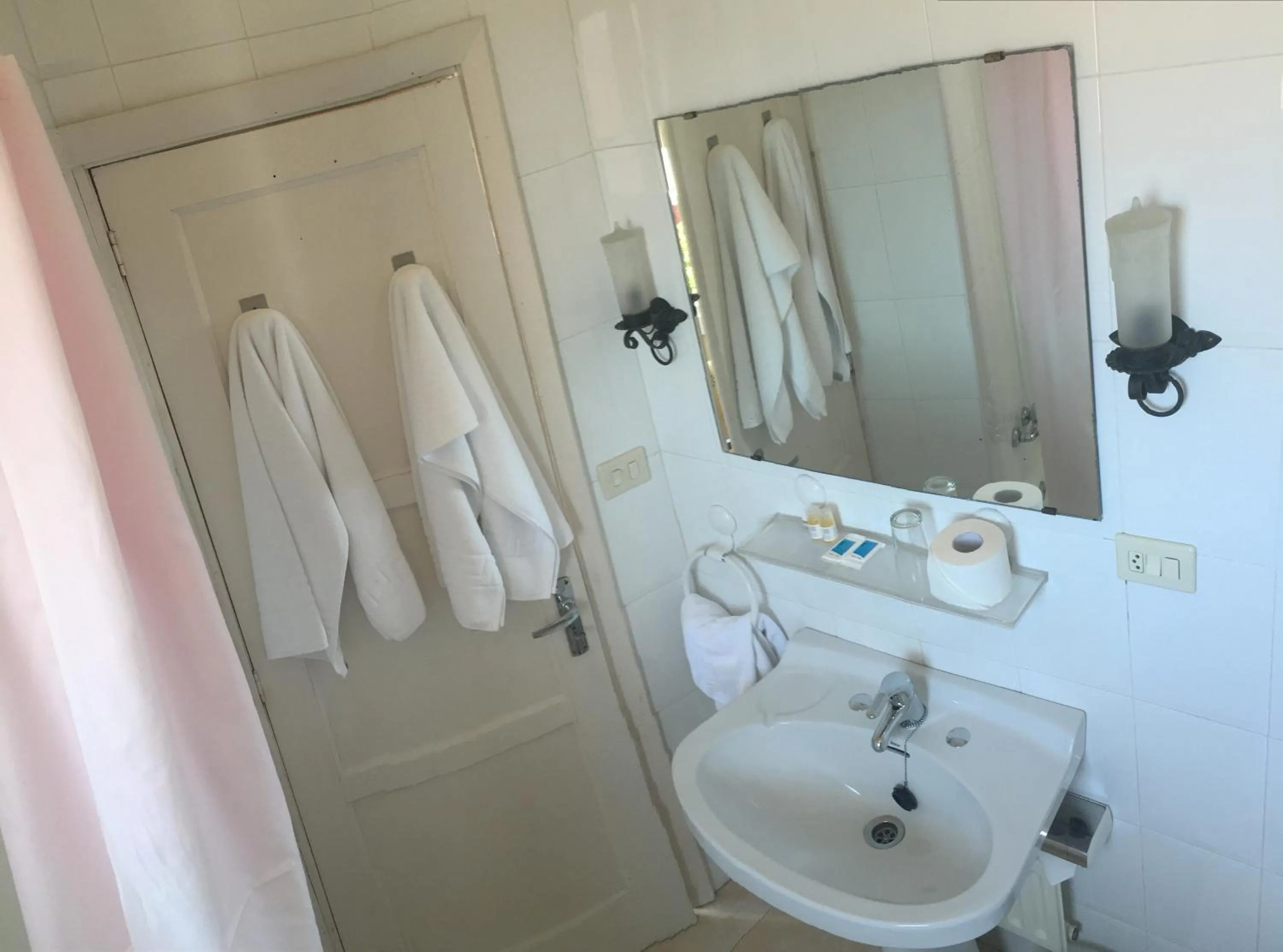 Bathroom in Hotel Bayona