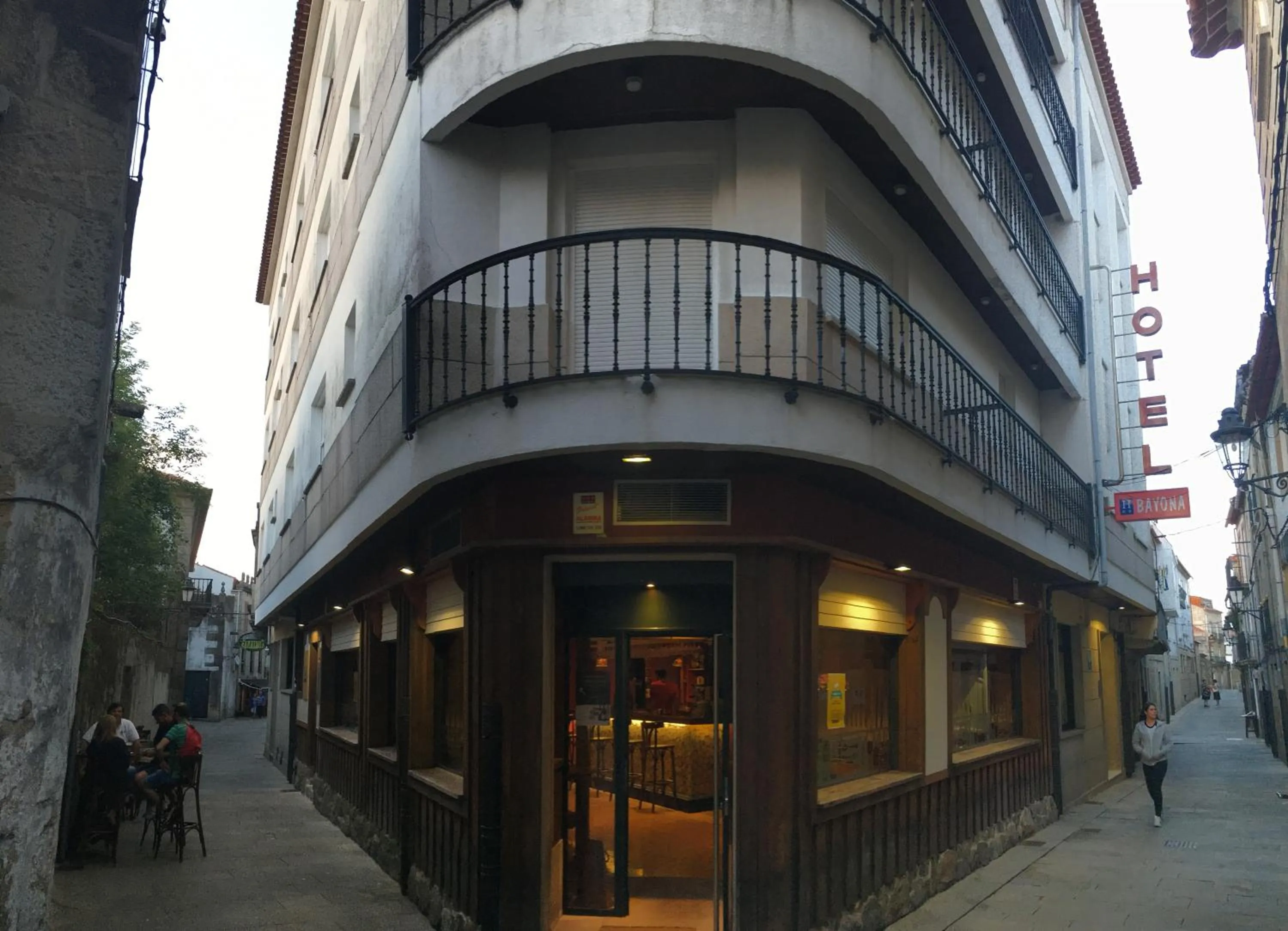 Facade/entrance in Hotel Bayona