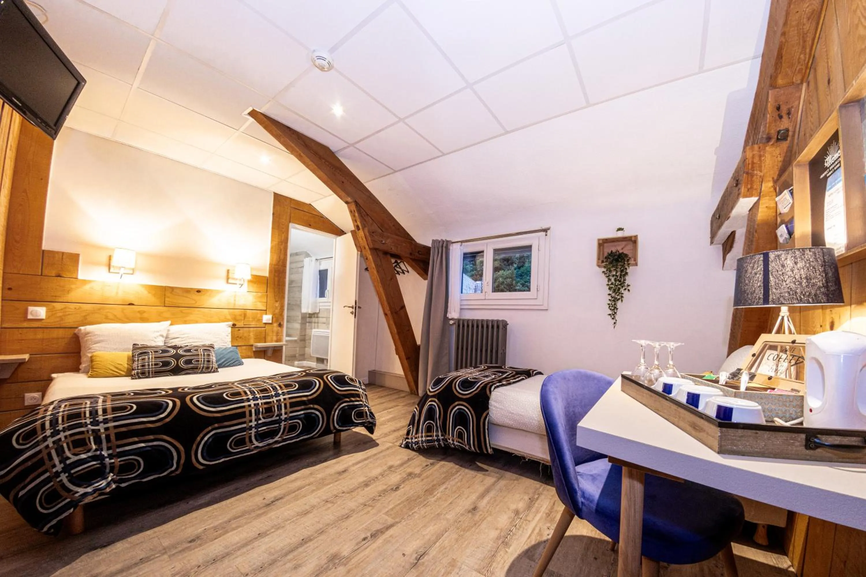 Mountain view, Bed in Hôtel Alphée