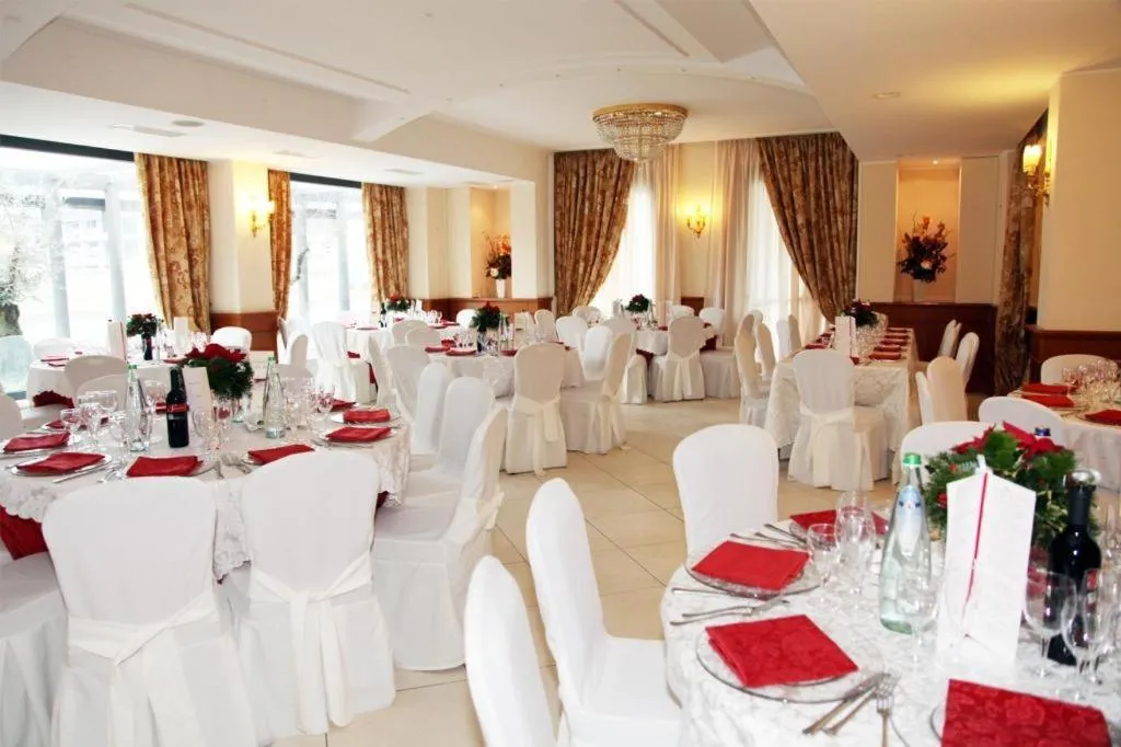 Restaurant/places to eat in Hotel Villa Ida