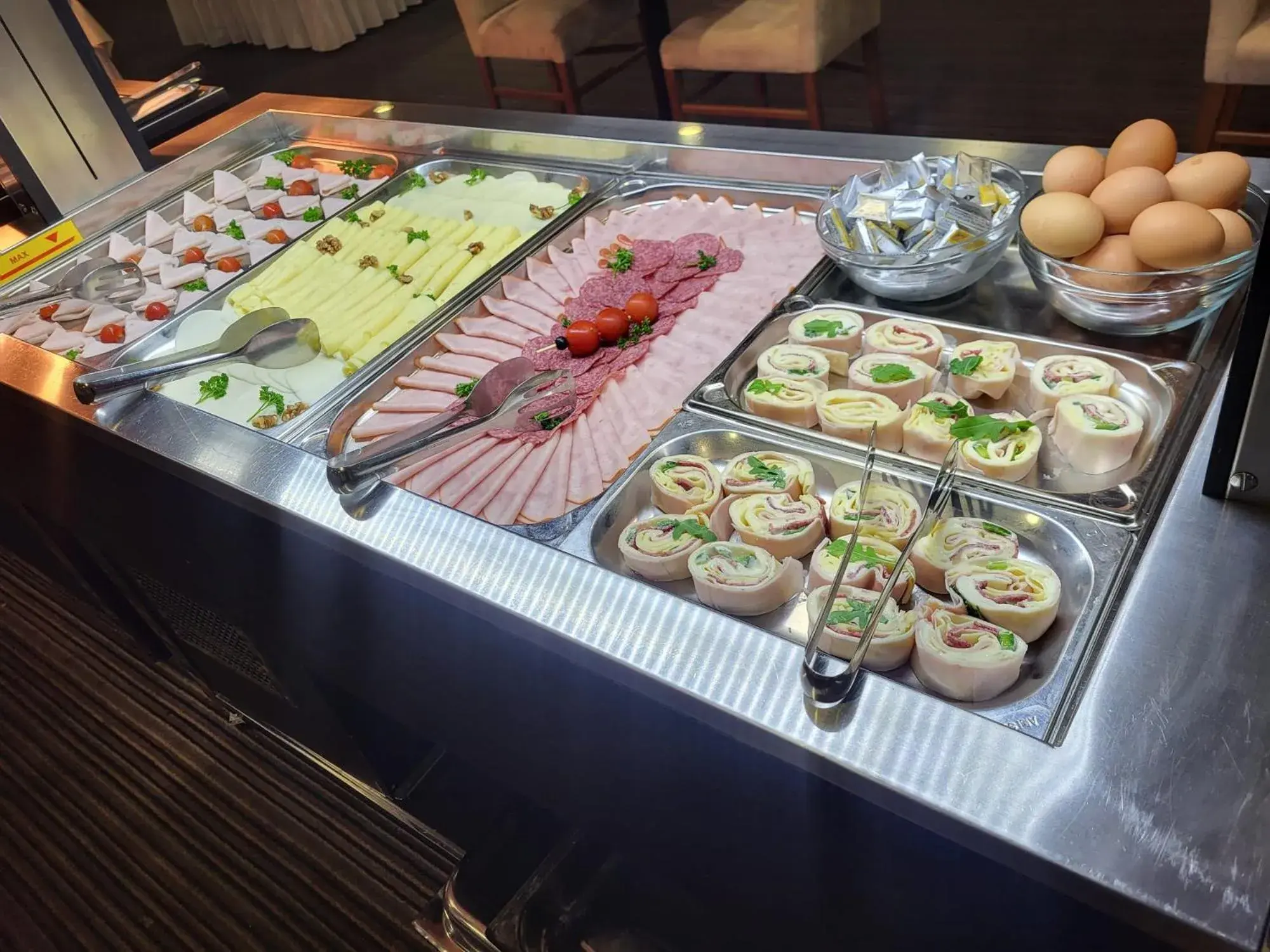 Restaurant/places to eat in Hotel Saffron Restaurant/places to eat in Hotel Saffron