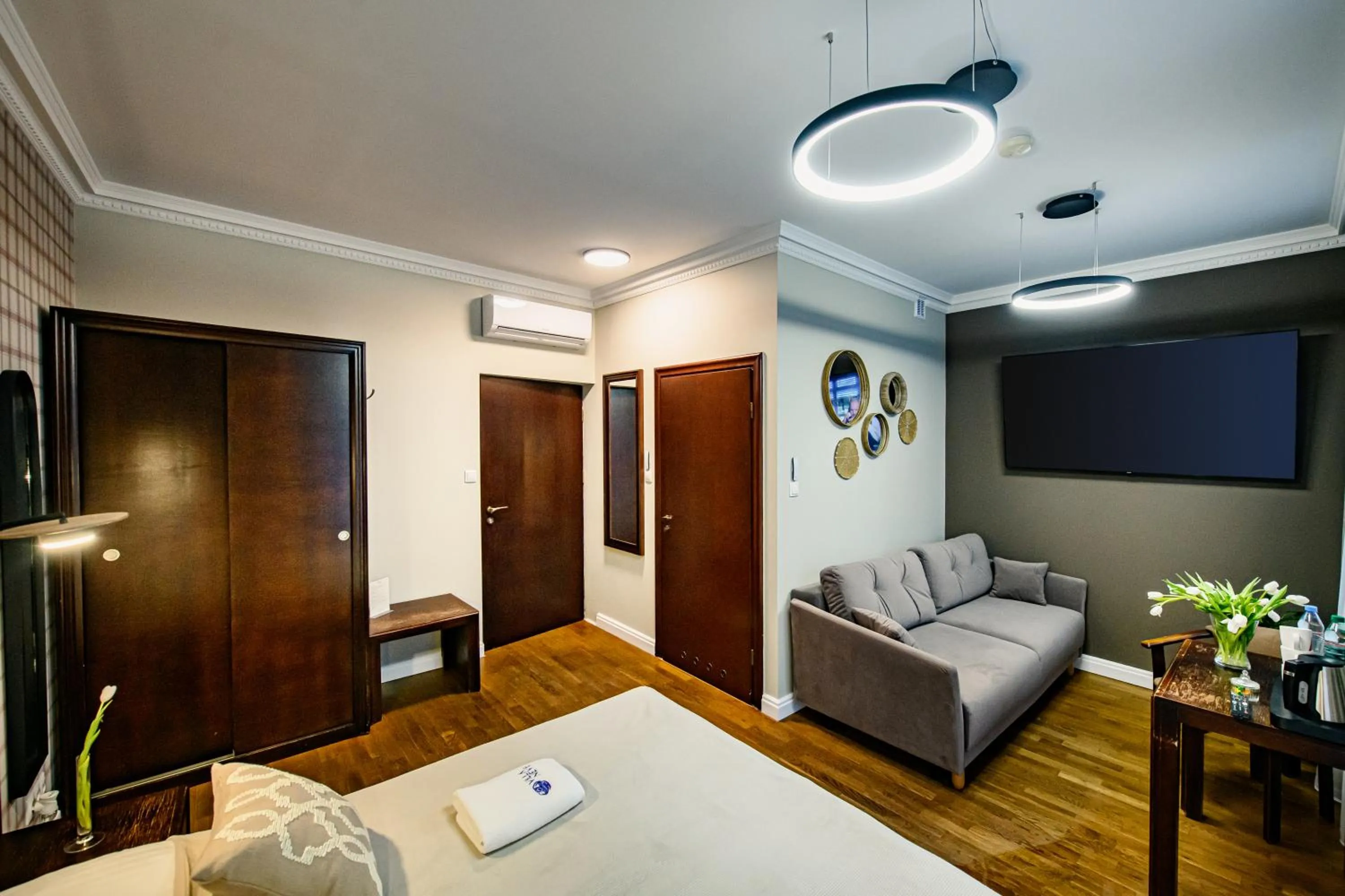 Photo of the whole room, Bed in Villa Neve