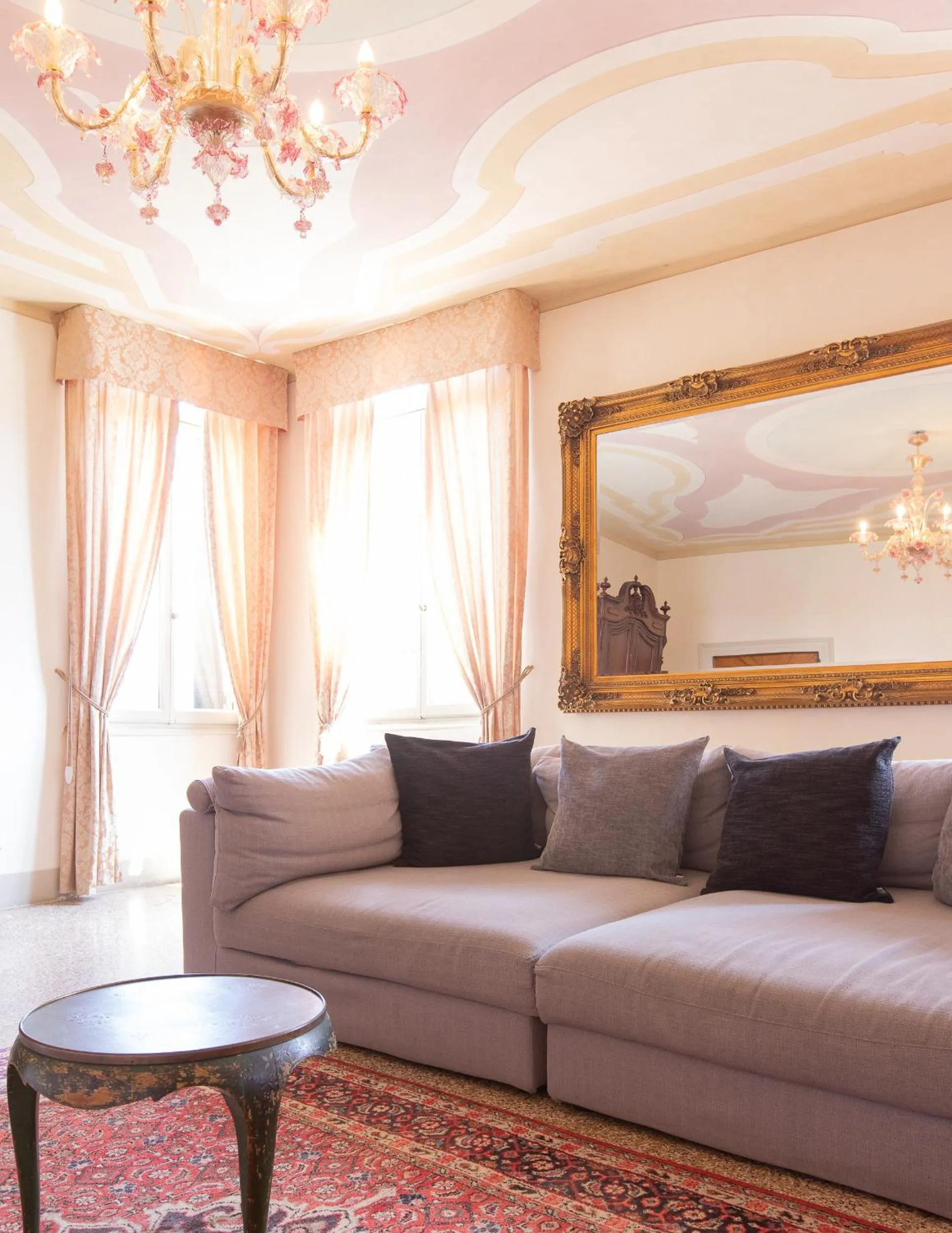 Living room in Palazzetto Pisani Grand Canal
