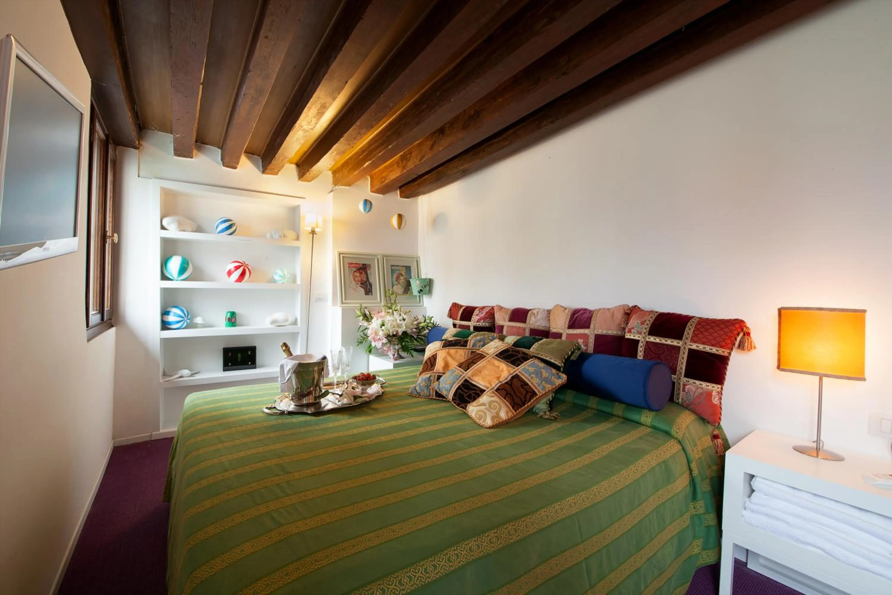 Bed in Palazzetto Pisani Grand Canal