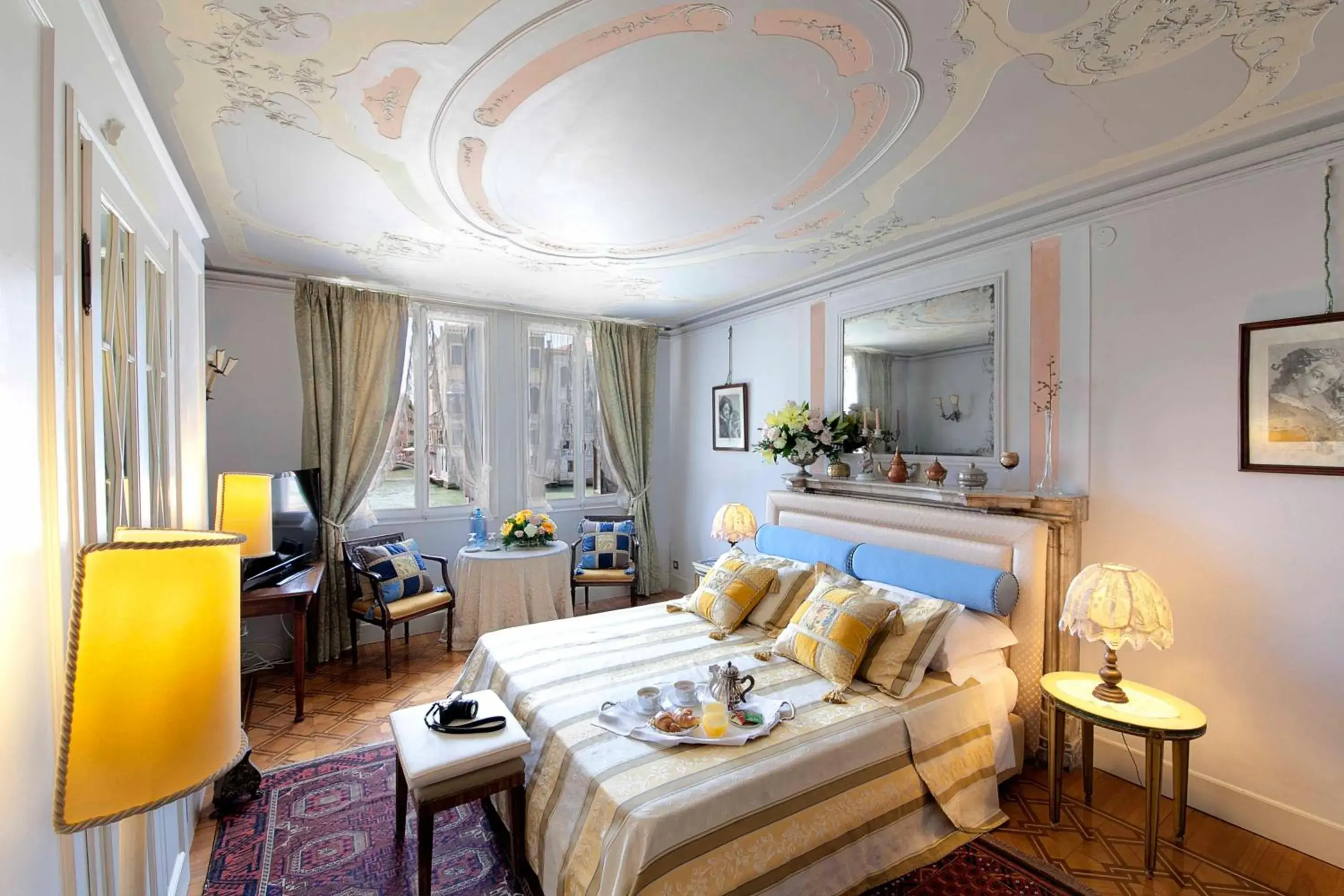 Suite with Grand Canal View in Palazzetto Pisani Grand Canal Suite with Grand Canal View in Palazzetto Pisani Grand Canal