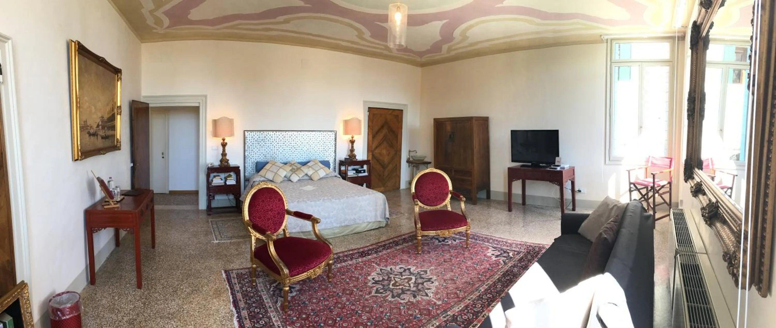 Photo of the whole room, Bed in Palazzetto Pisani Grand Canal