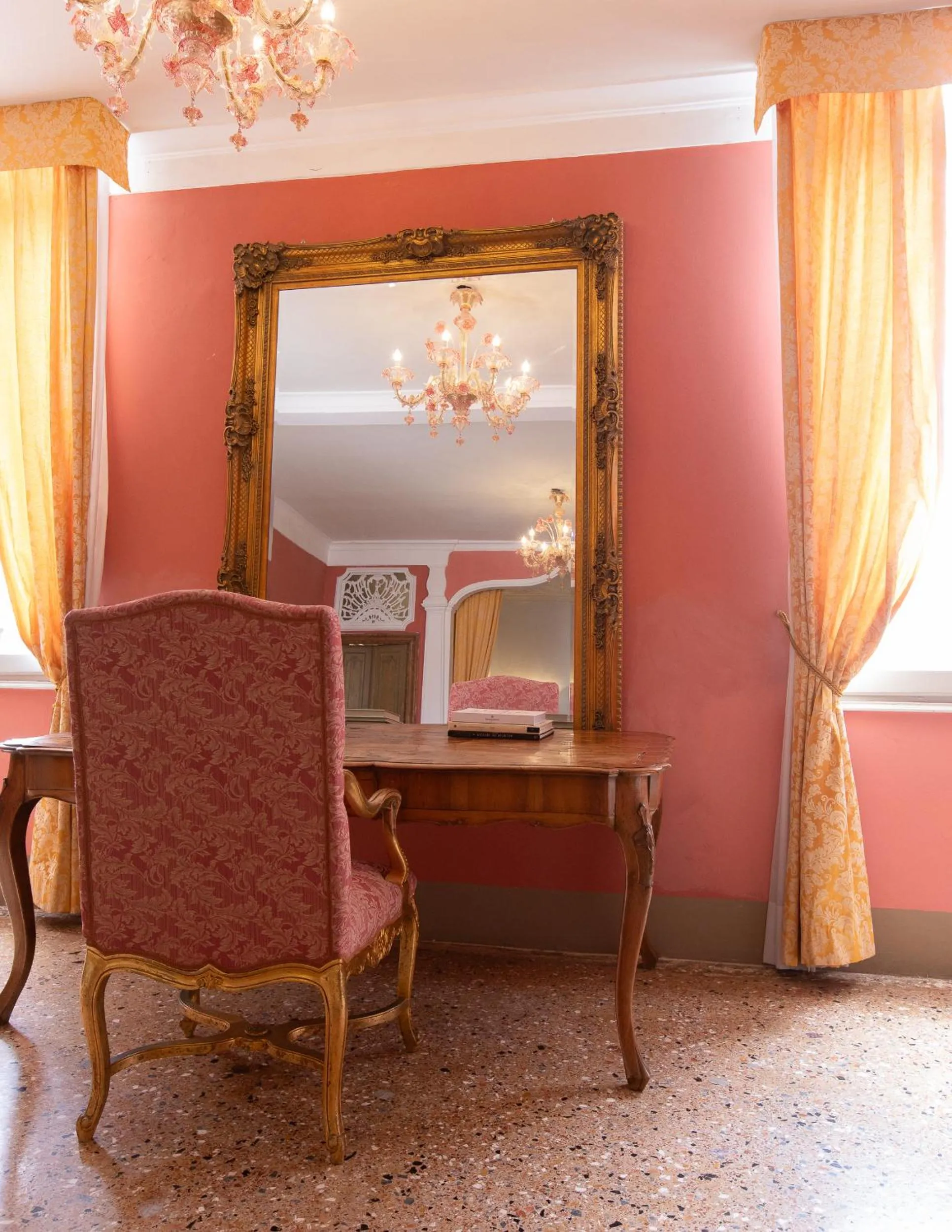 Bedroom in Palazzetto Pisani Grand Canal