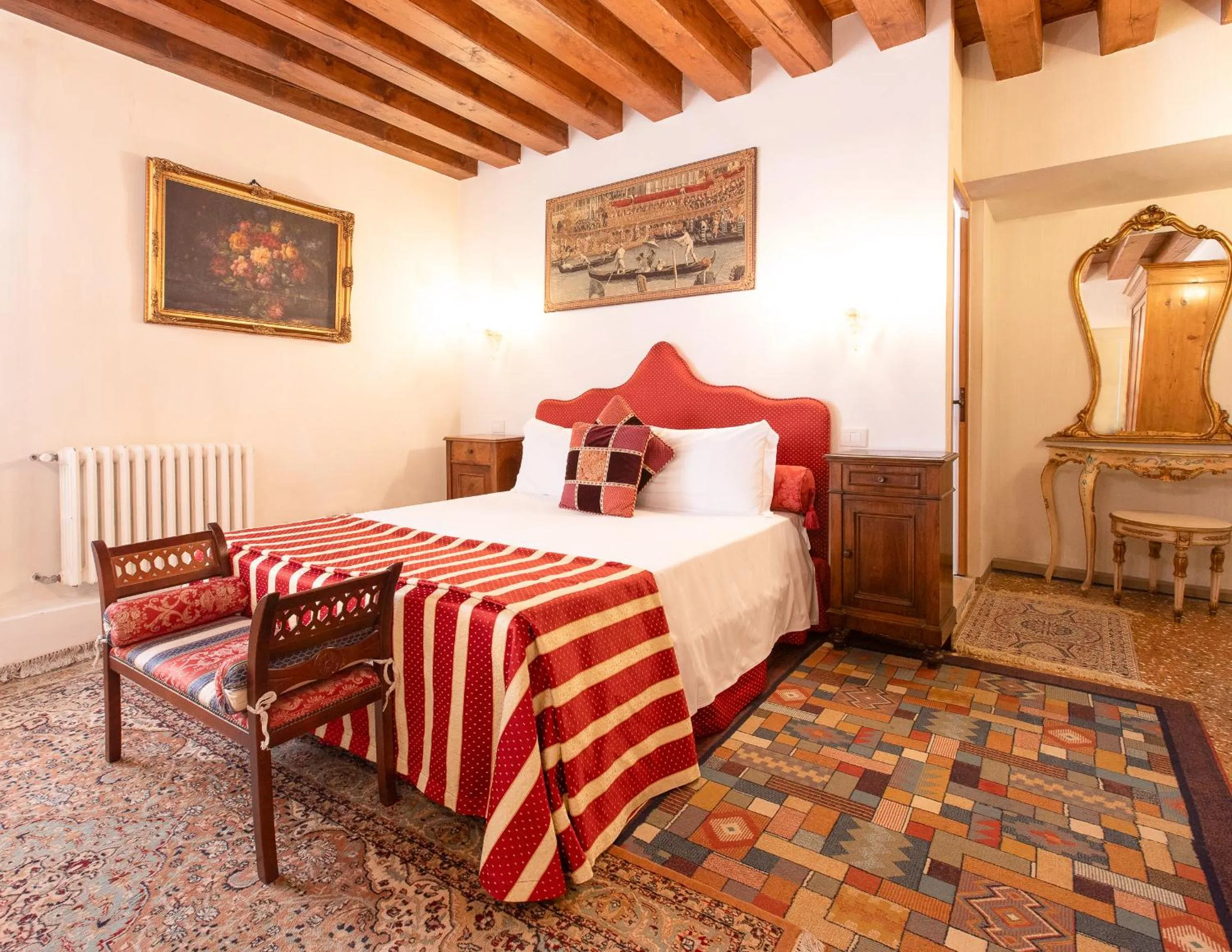 Bedroom, Bed in Palazzetto Pisani Grand Canal