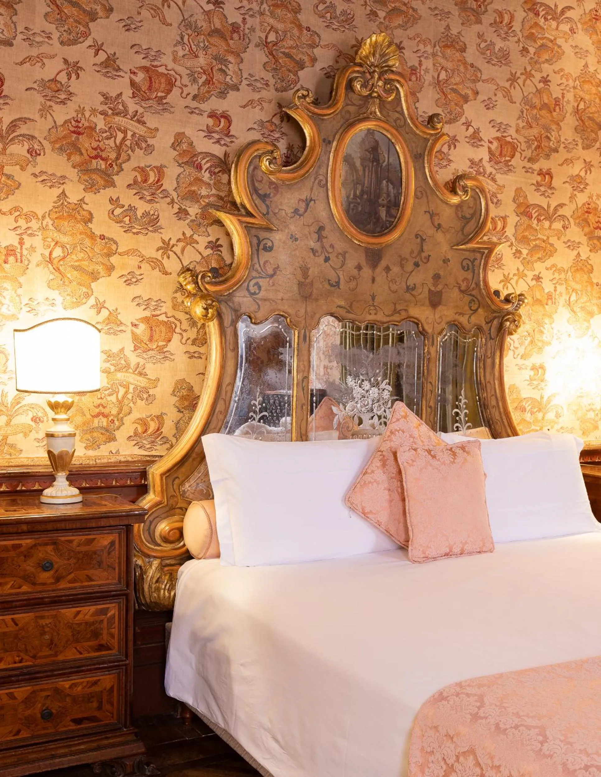 Bedroom, Bed in Palazzetto Pisani Grand Canal