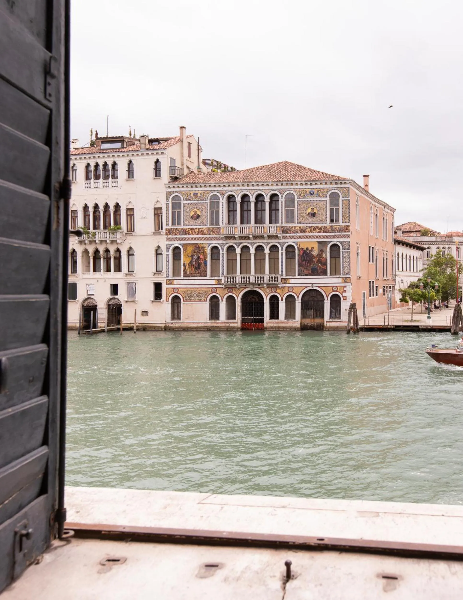 Property building in Palazzetto Pisani Grand Canal