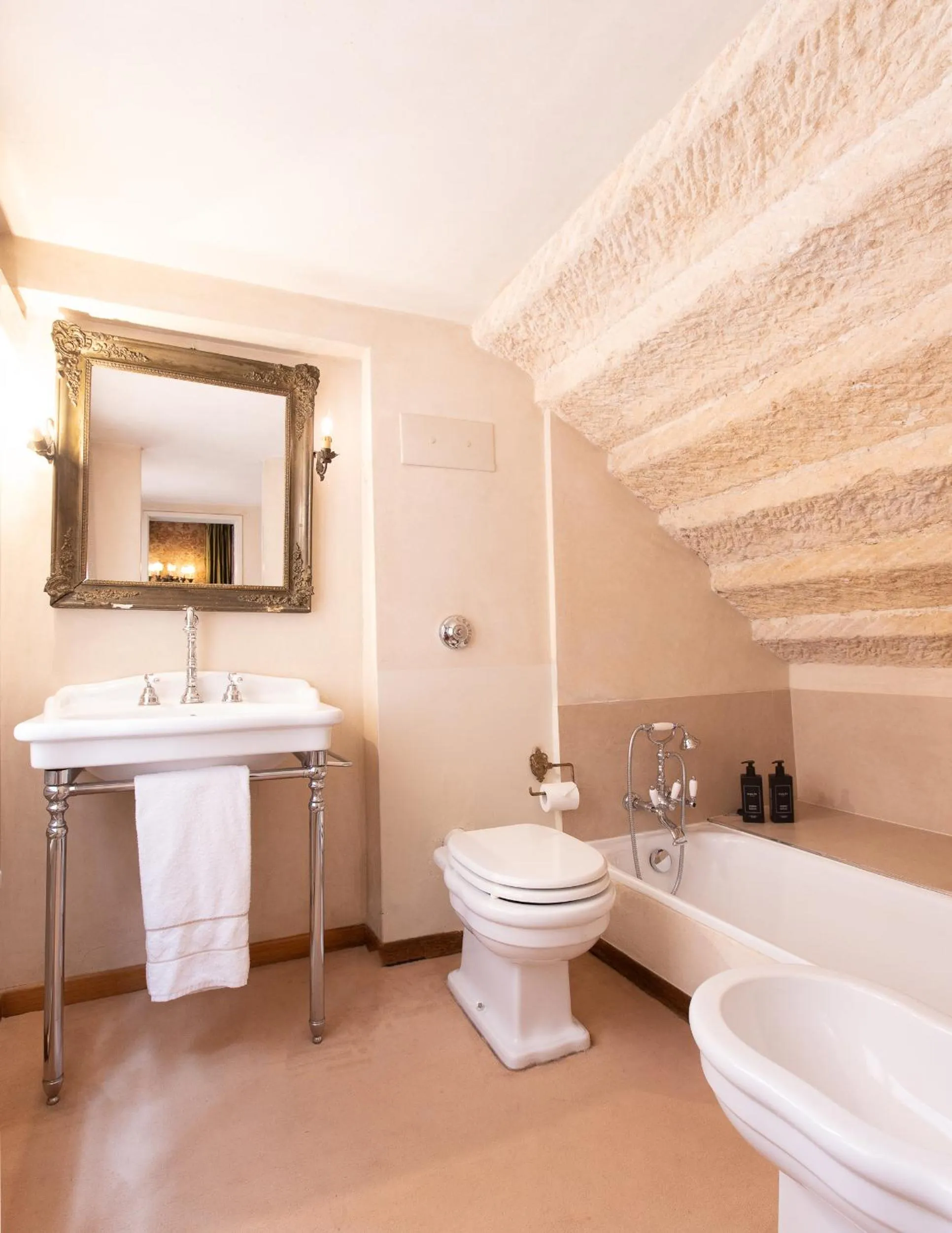 Bathroom in Palazzetto Pisani Grand Canal