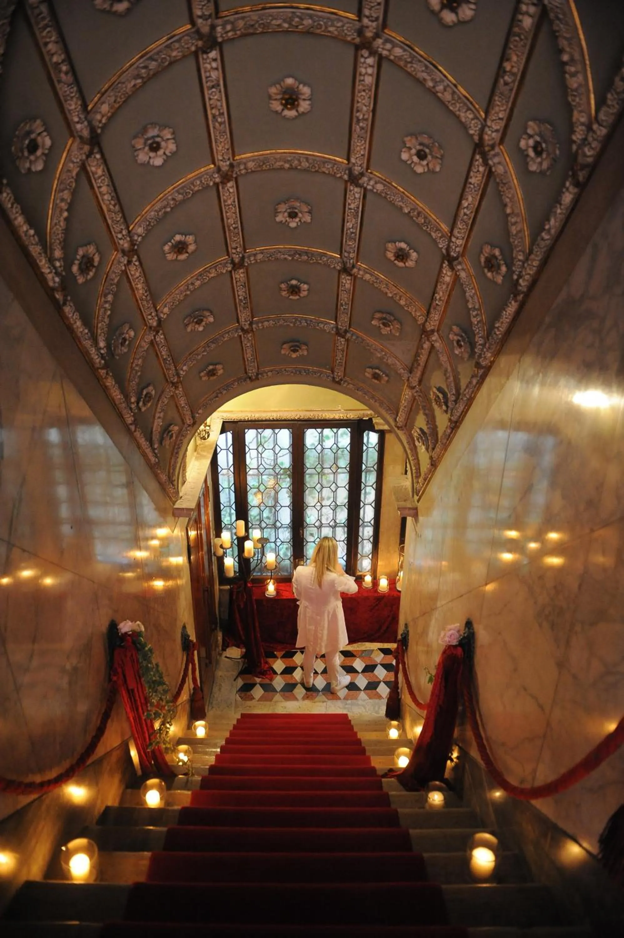 People in Palazzetto Pisani Grand Canal