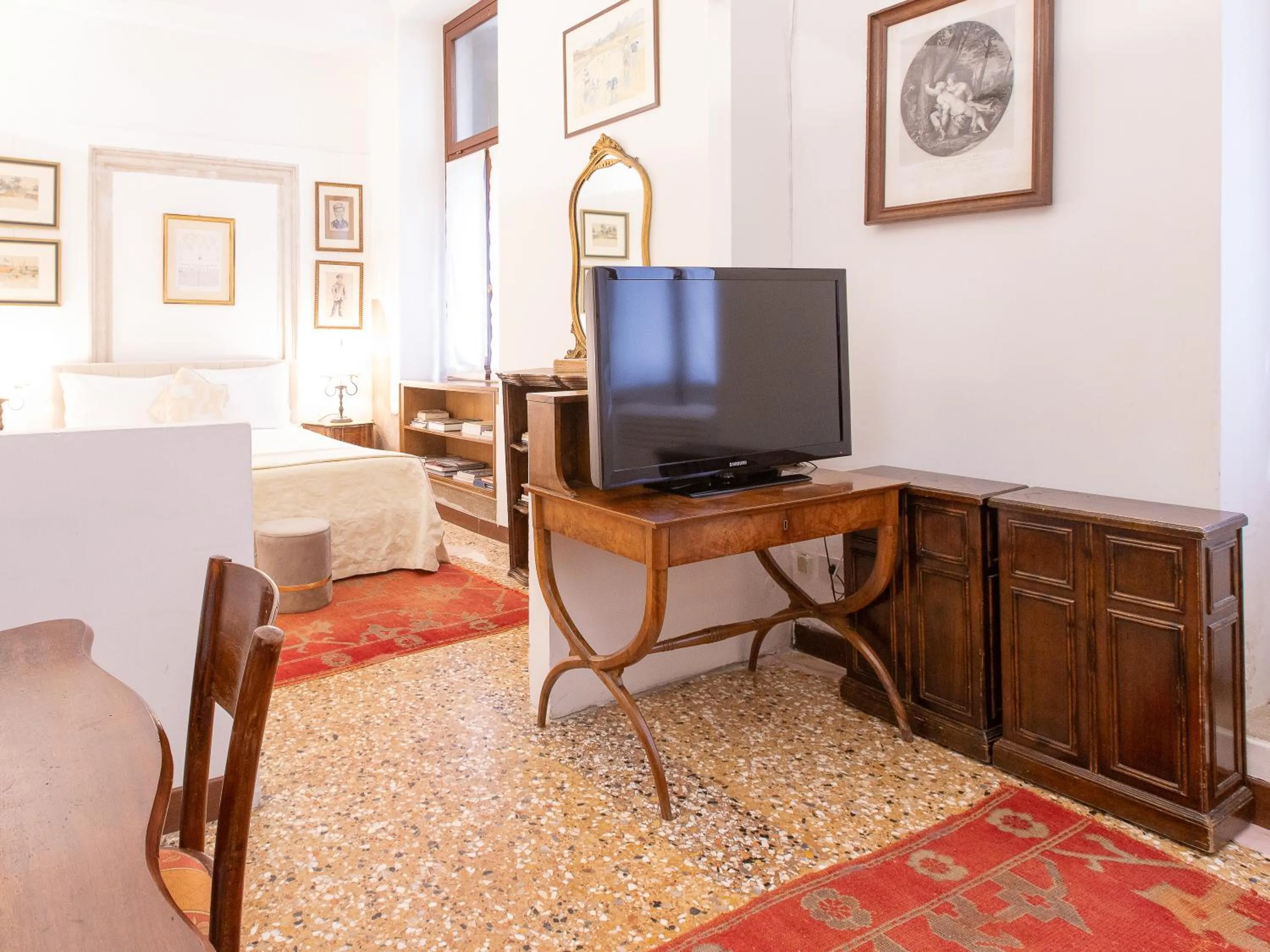 Bedroom, Bed in Palazzetto Pisani Grand Canal