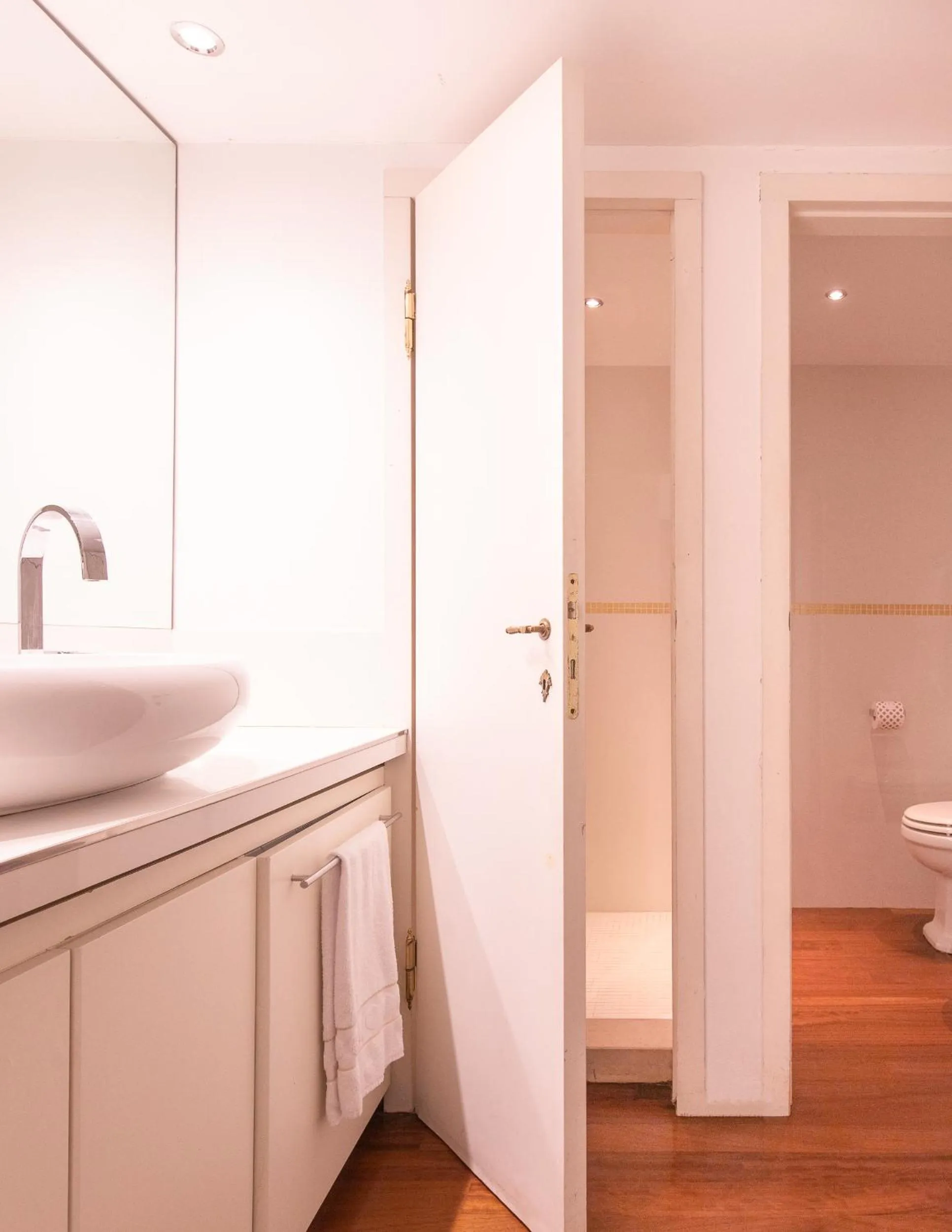 Shower in Palazzetto Pisani Grand Canal