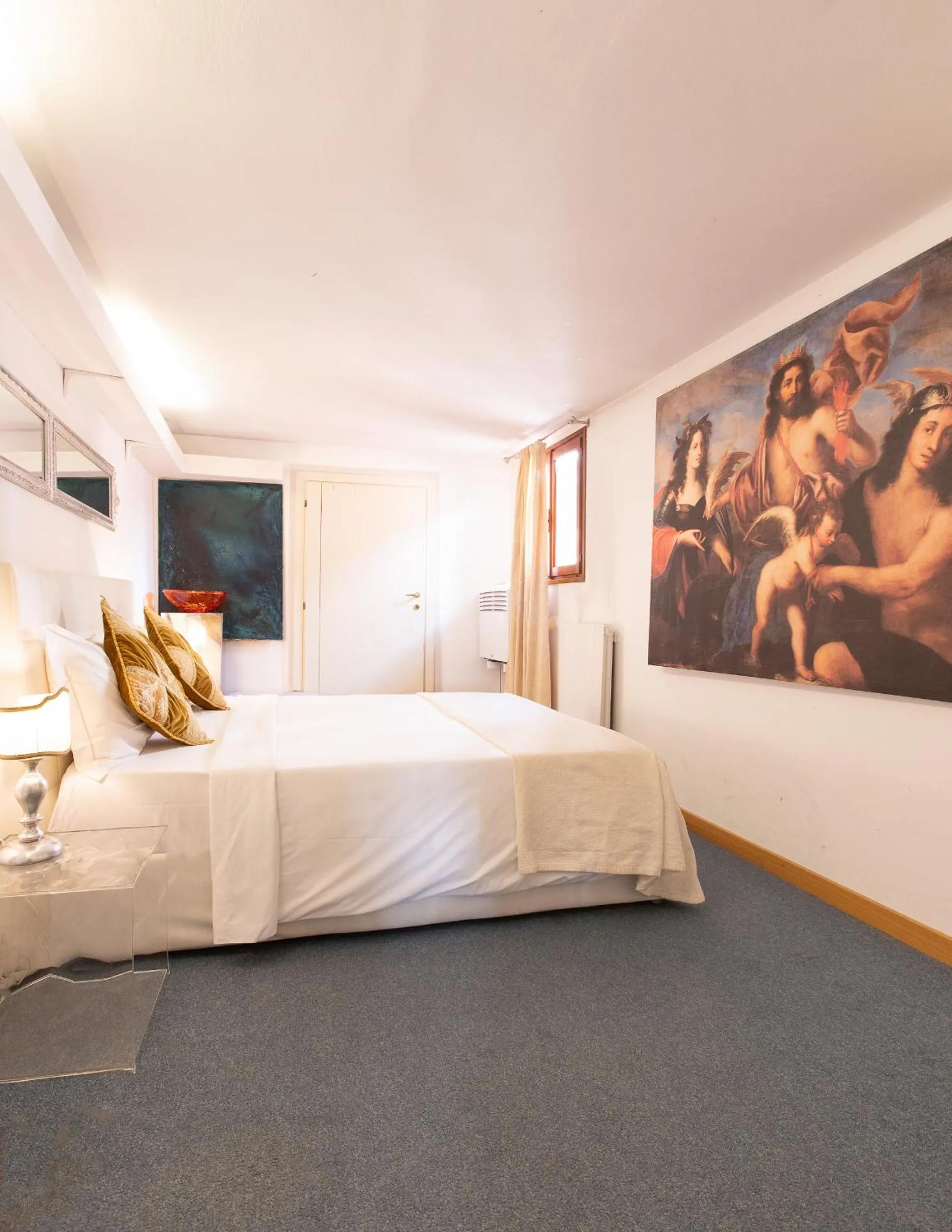 Bedroom, Bed in Palazzetto Pisani Grand Canal