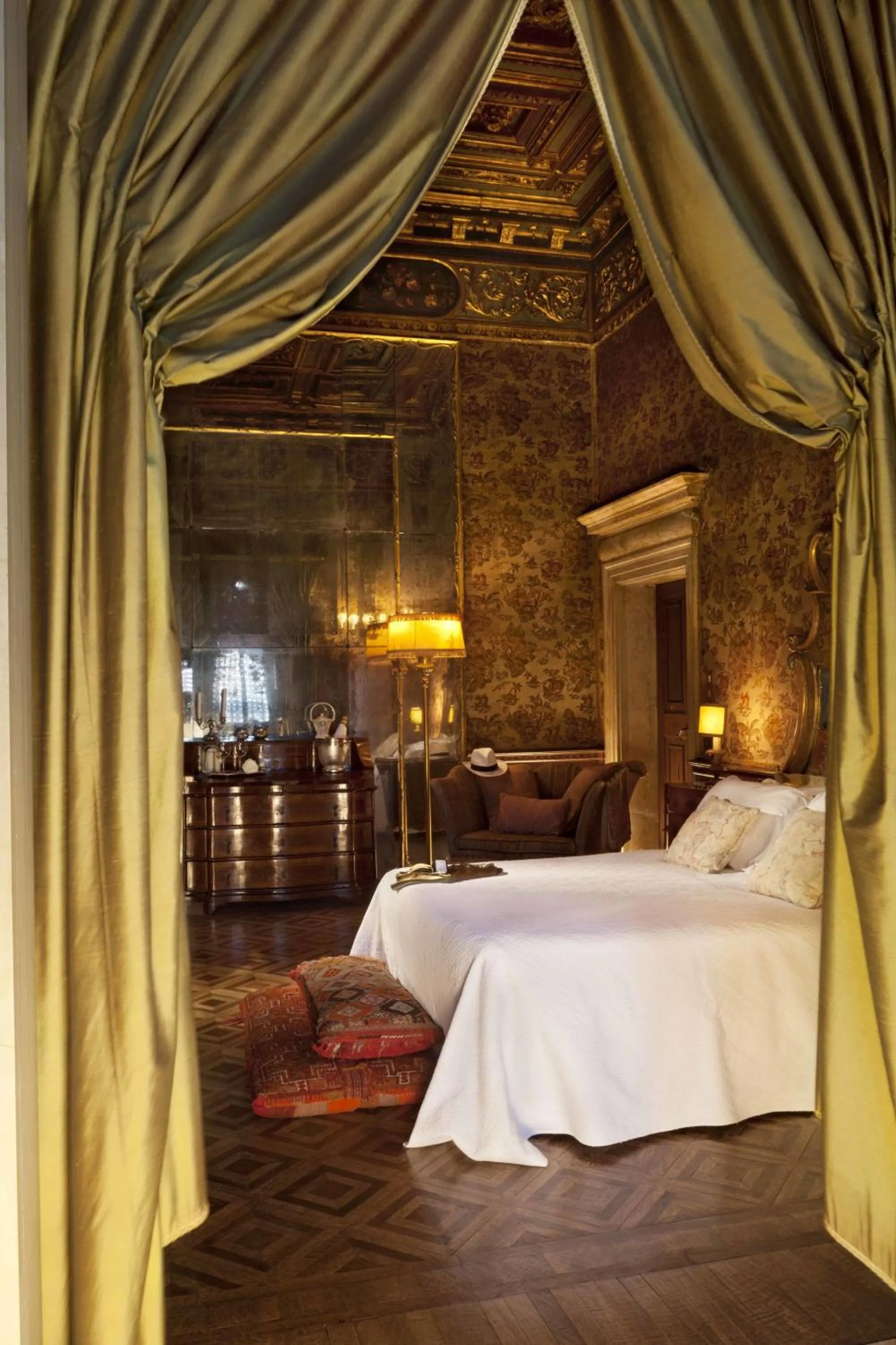 Decorative detail, Bed in Palazzetto Pisani Grand Canal